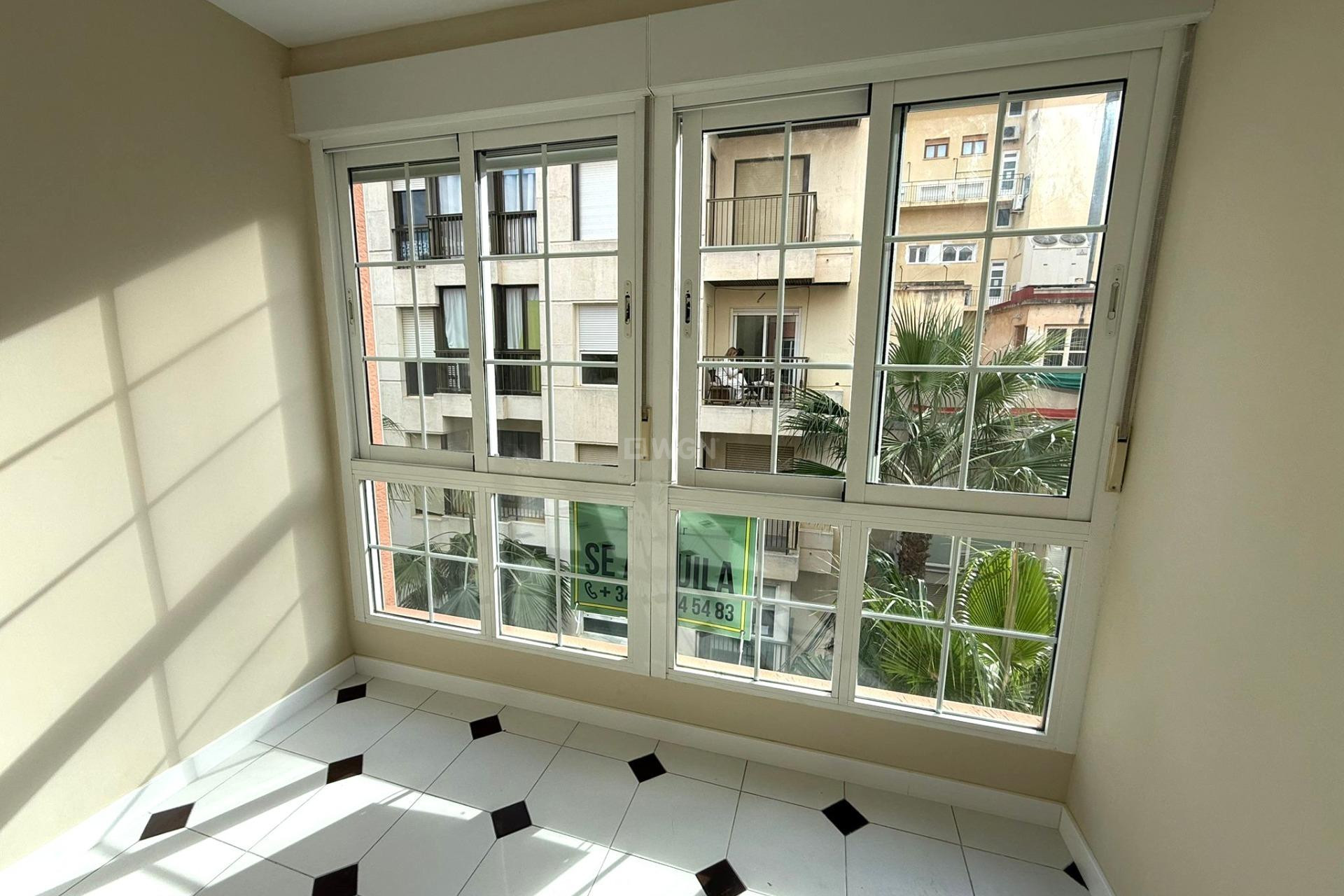 Resale - Apartment / flat - Torrevieja - Centro