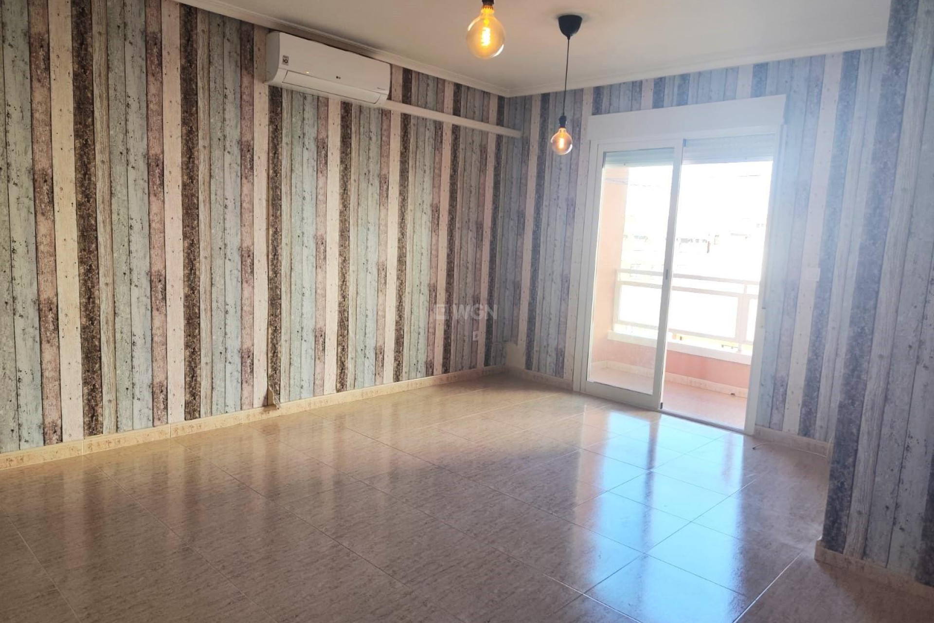 Resale - Apartment / flat - Torrevieja - Centro