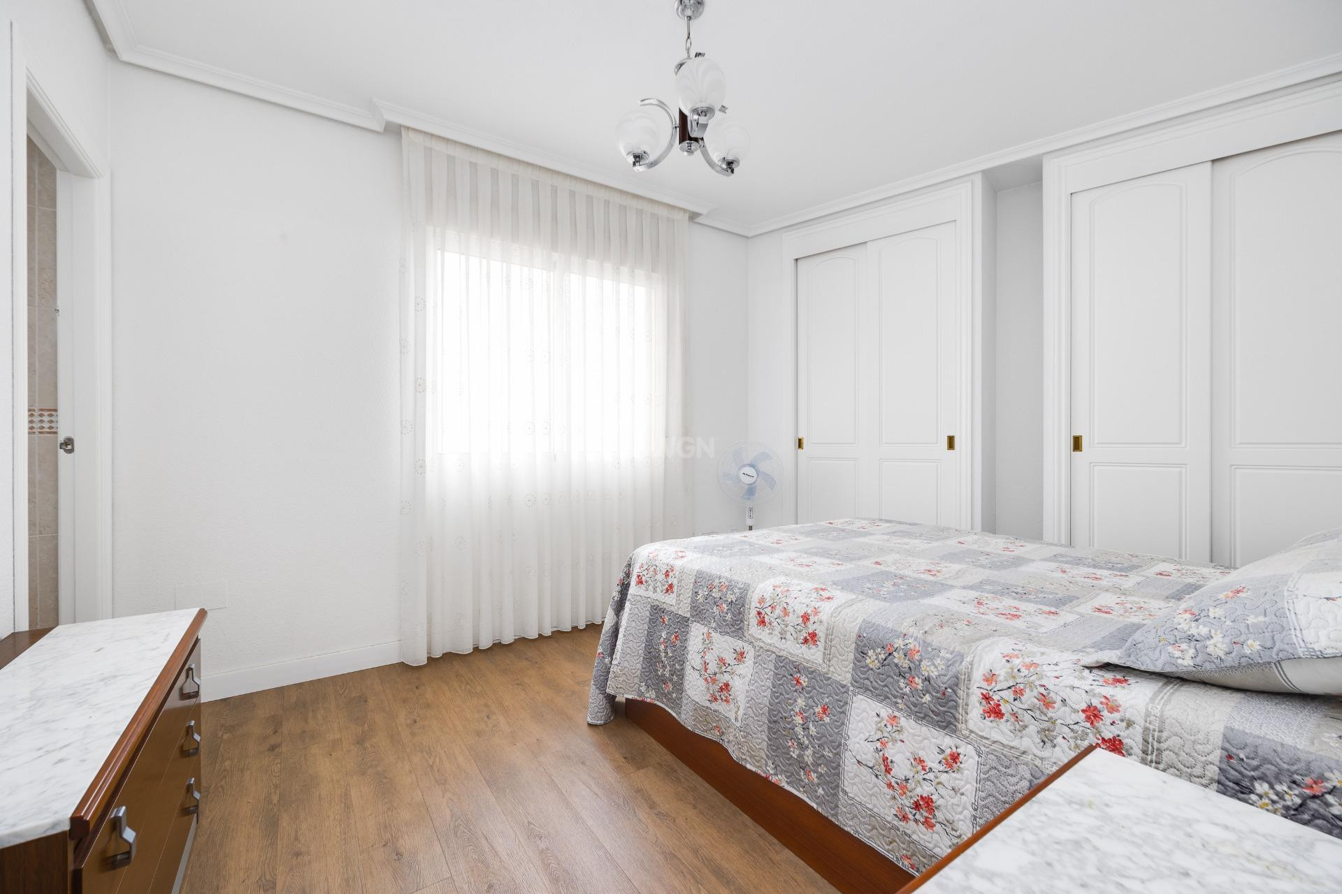 Resale - Apartment / flat - Torrevieja - Centro