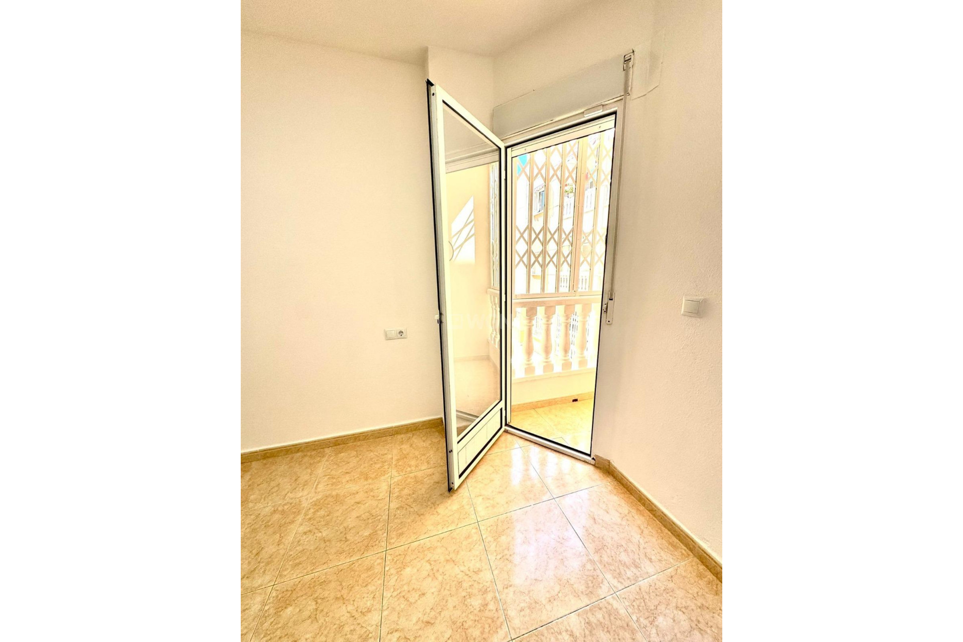 Resale - Apartment / flat - Torrevieja - Centro