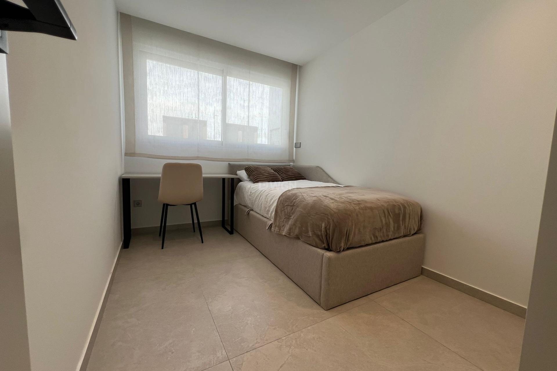 Resale - Apartment / flat - Torrevieja - El Acequión - Los Náufragos