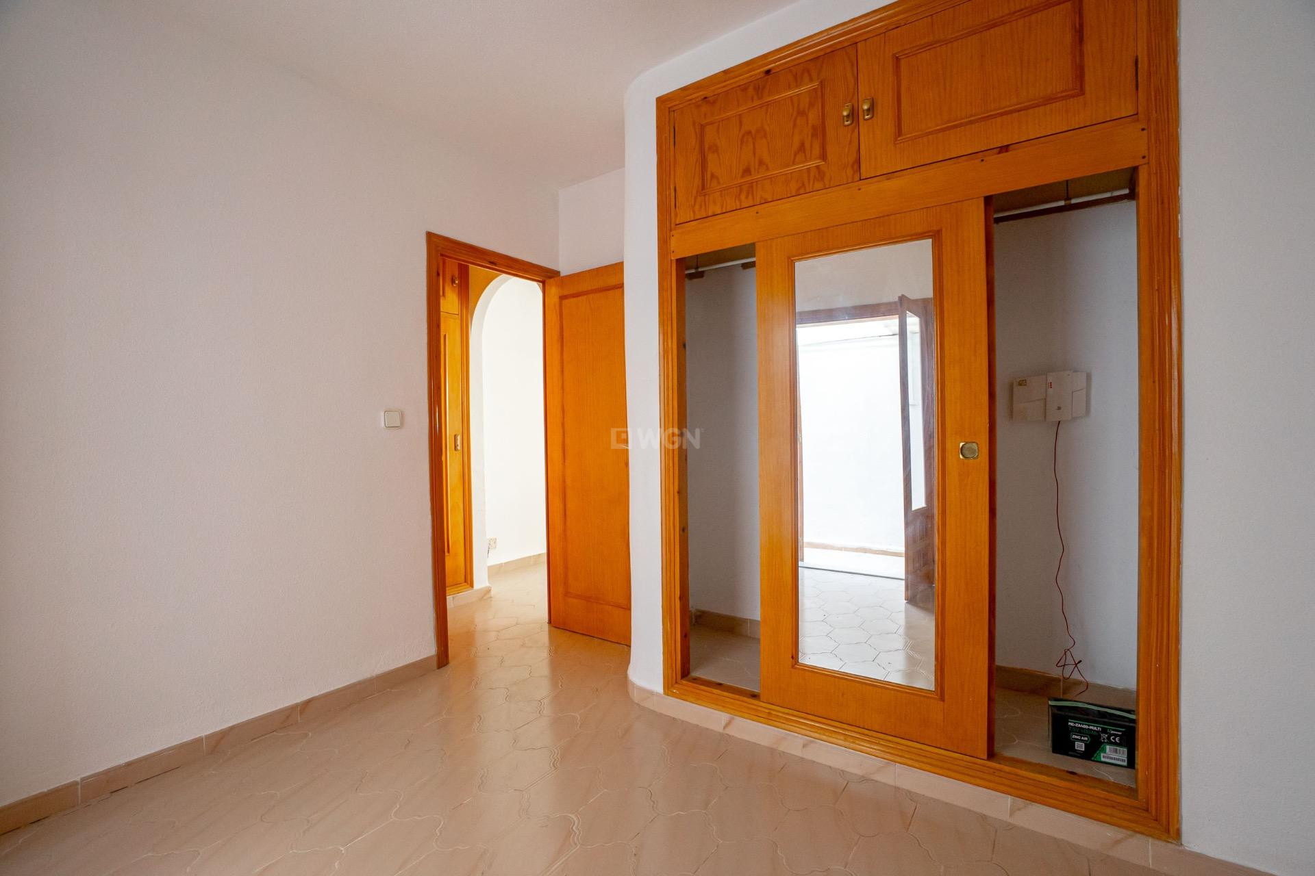 Resale - Apartment / flat - Torrevieja - El Chaparral