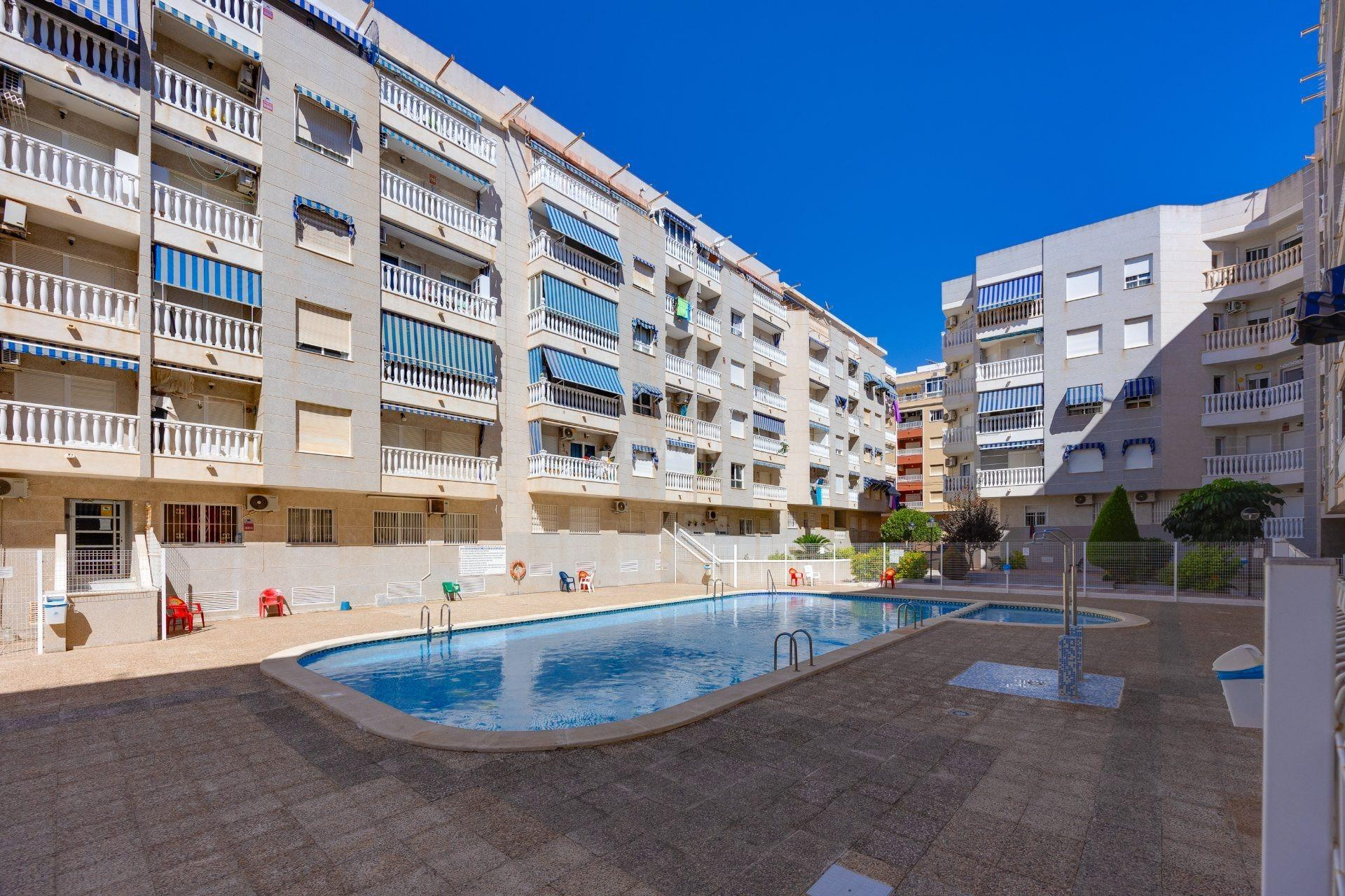 Resale - Apartment / flat - Torrevieja - Estacion De Autobuses