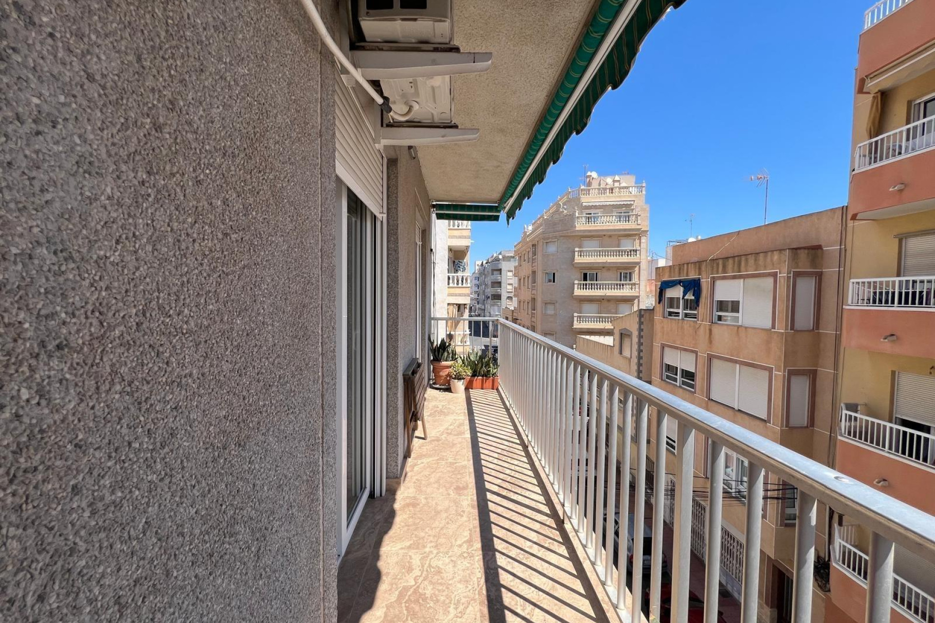 Resale - Apartment / flat - Torrevieja - Estacion De Autobuses