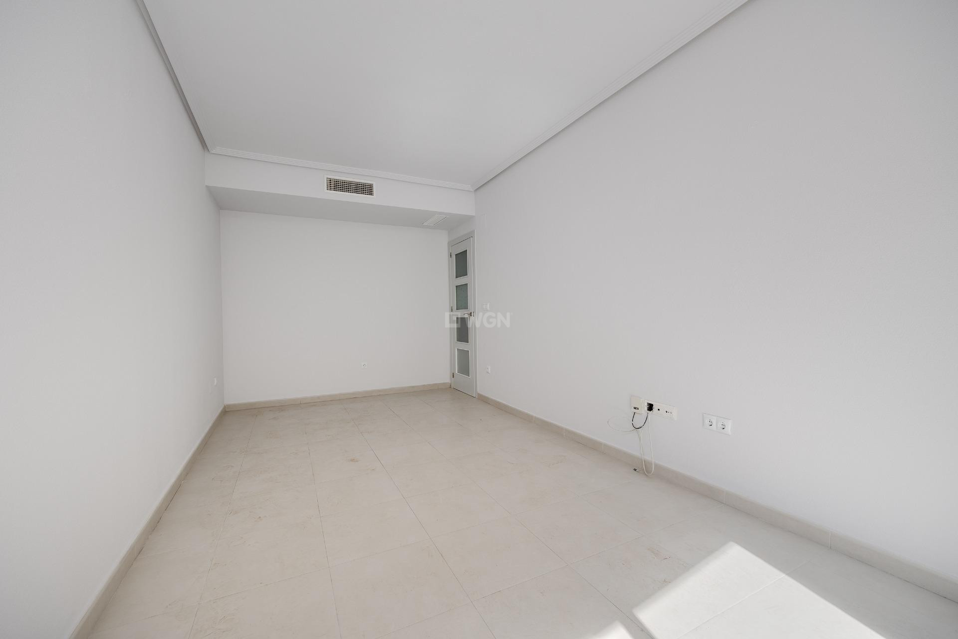 Resale - Apartment / flat - Torrevieja - Estacion De Autobuses