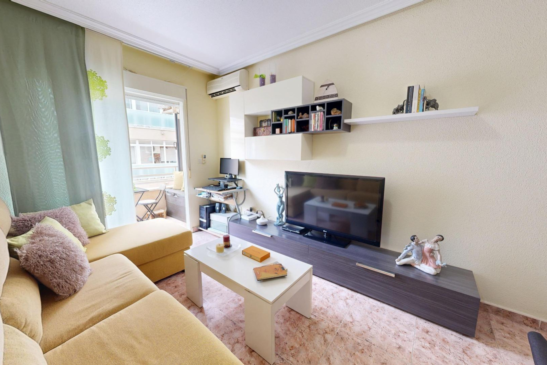 Resale - Apartment / flat - Torrevieja - Estacion De Autobuses