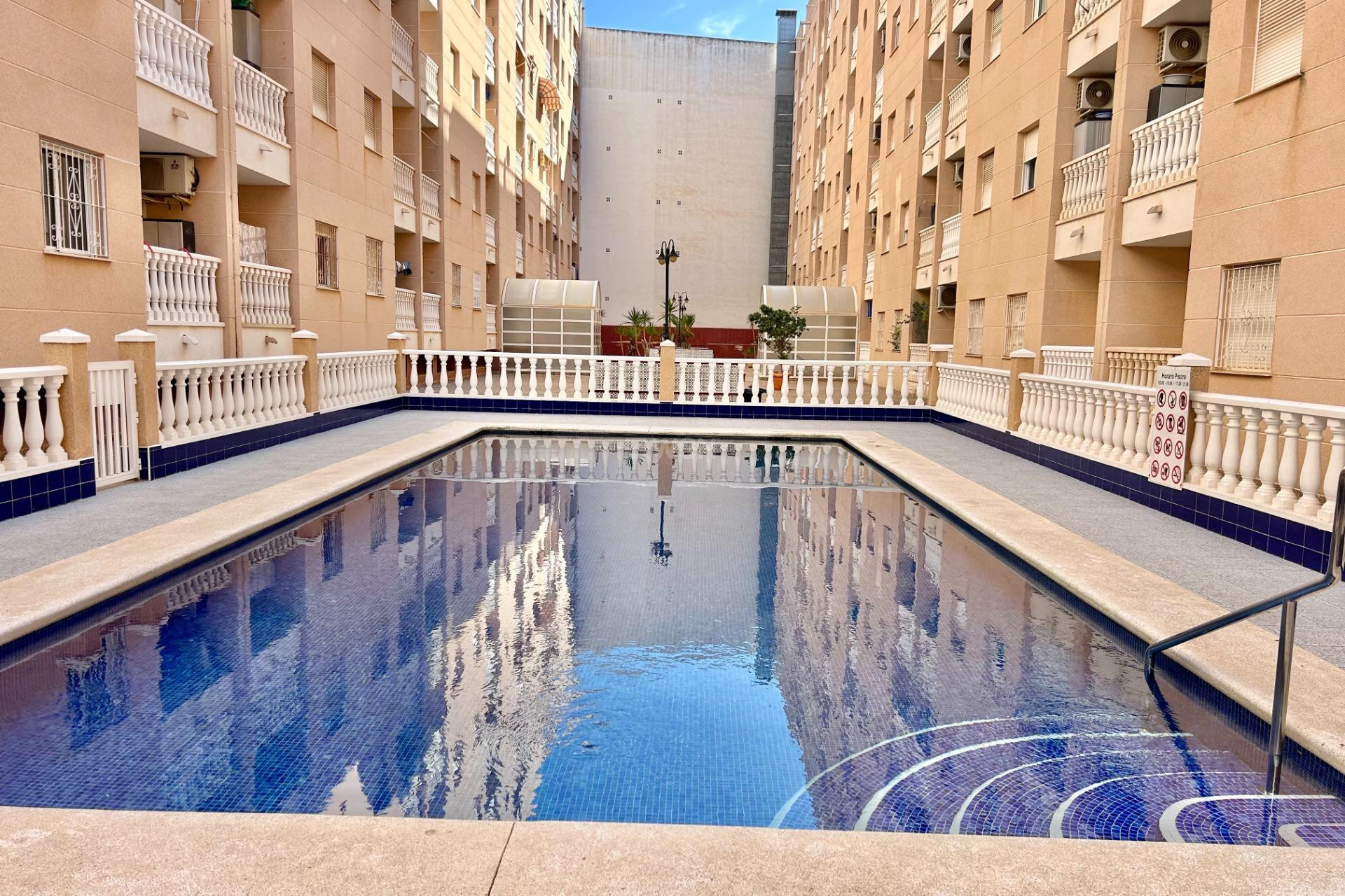 Resale - Apartment / flat - Torrevieja - Estacion De Autobuses