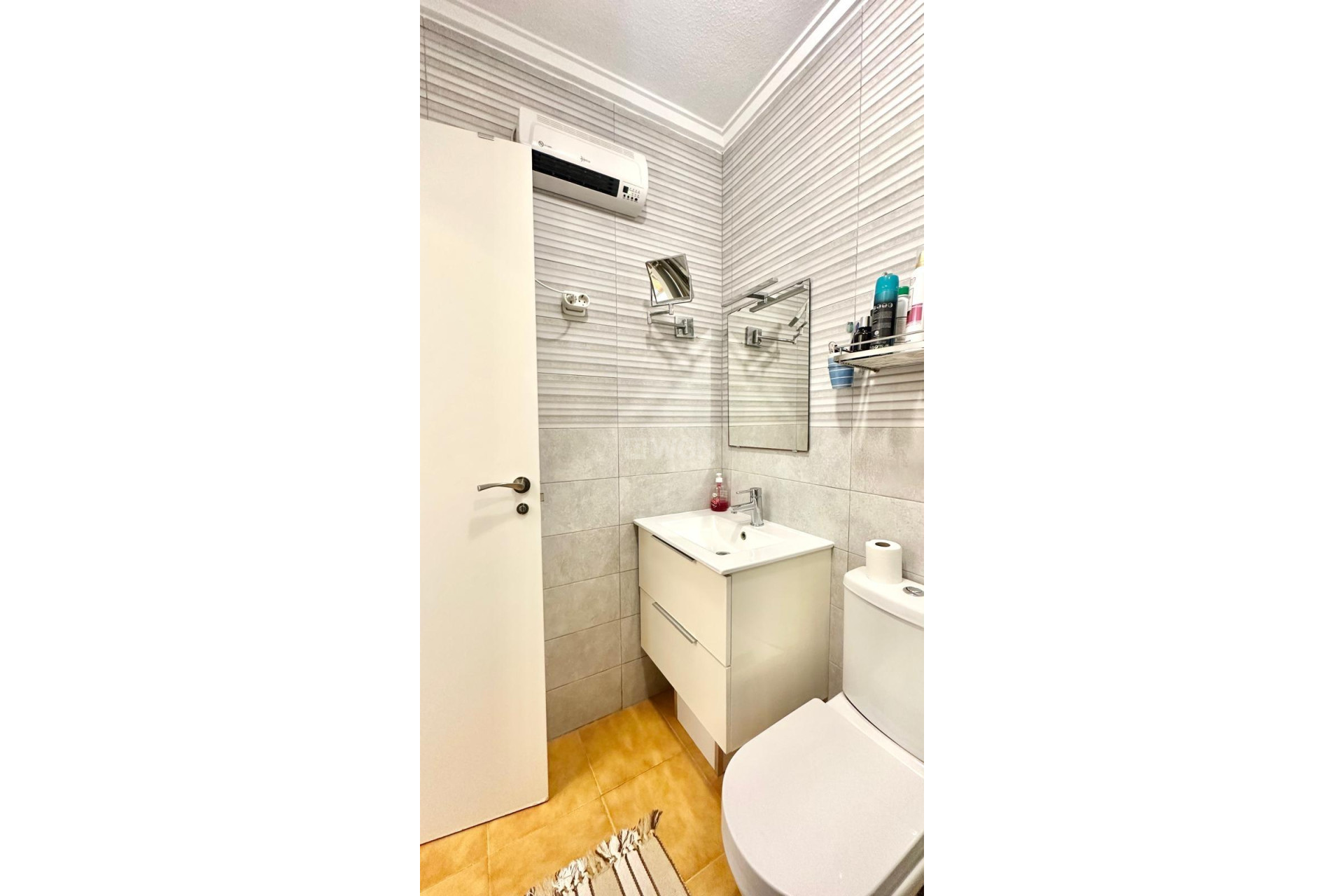 Resale - Apartment / flat - Torrevieja - Estacion De Autobuses