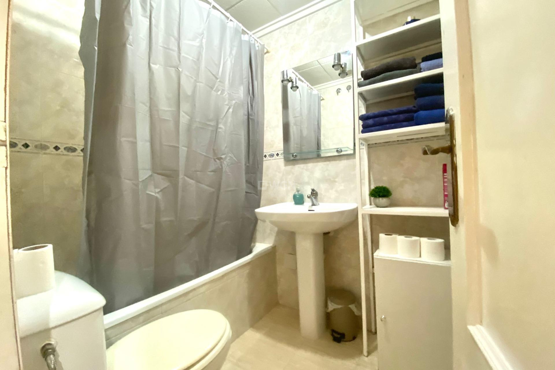 Resale - Apartment / flat - Torrevieja - Estacion De Autobuses