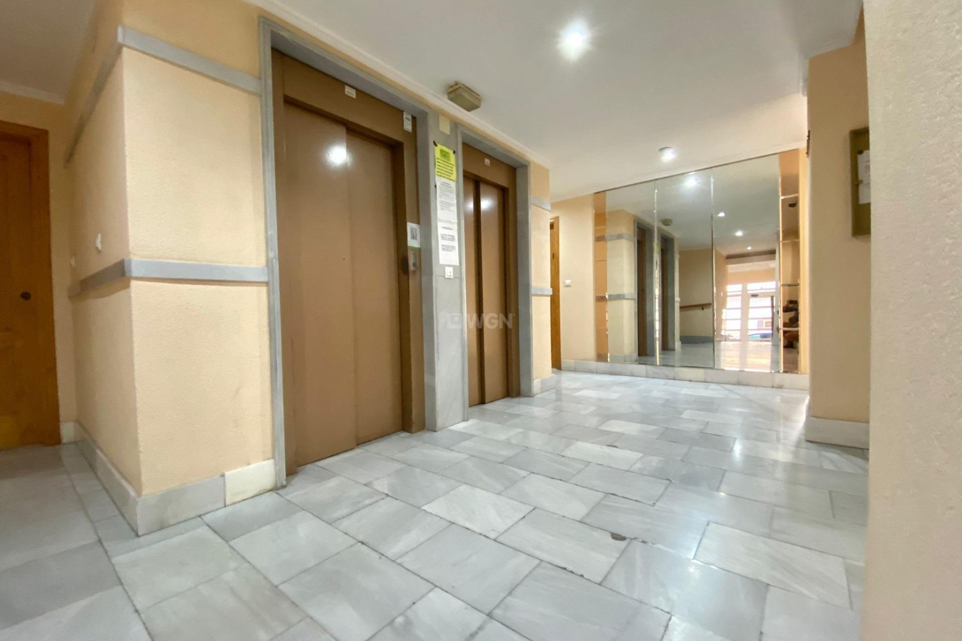 Resale - Apartment / flat - Torrevieja - Estacion De Autobuses