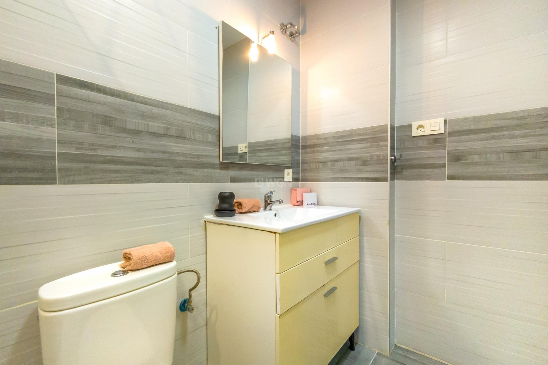 Resale - Apartment / flat - Torrevieja - Estacion De Autobuses