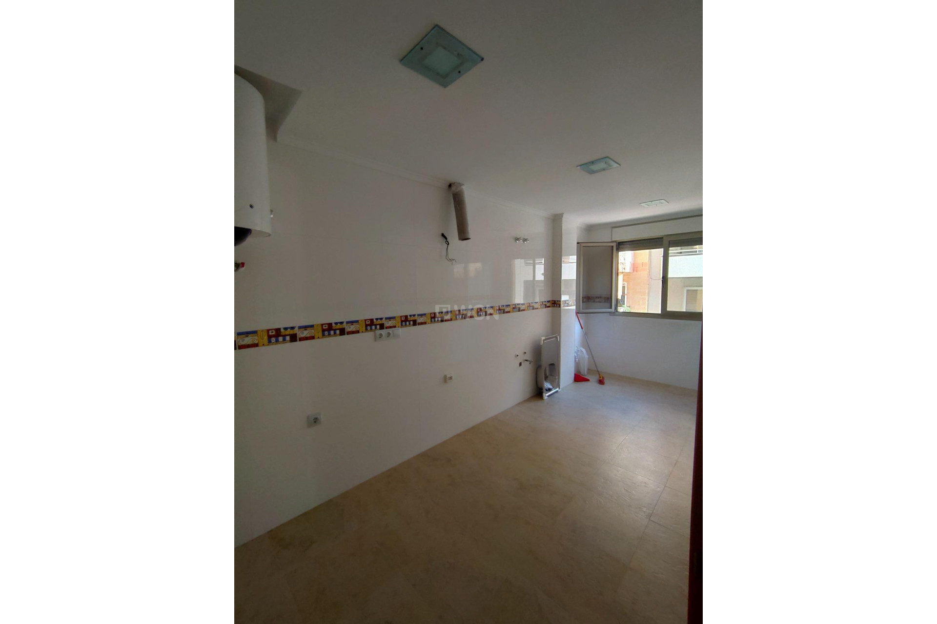 Resale - Apartment / flat - Torrevieja - Estacion De Autobuses