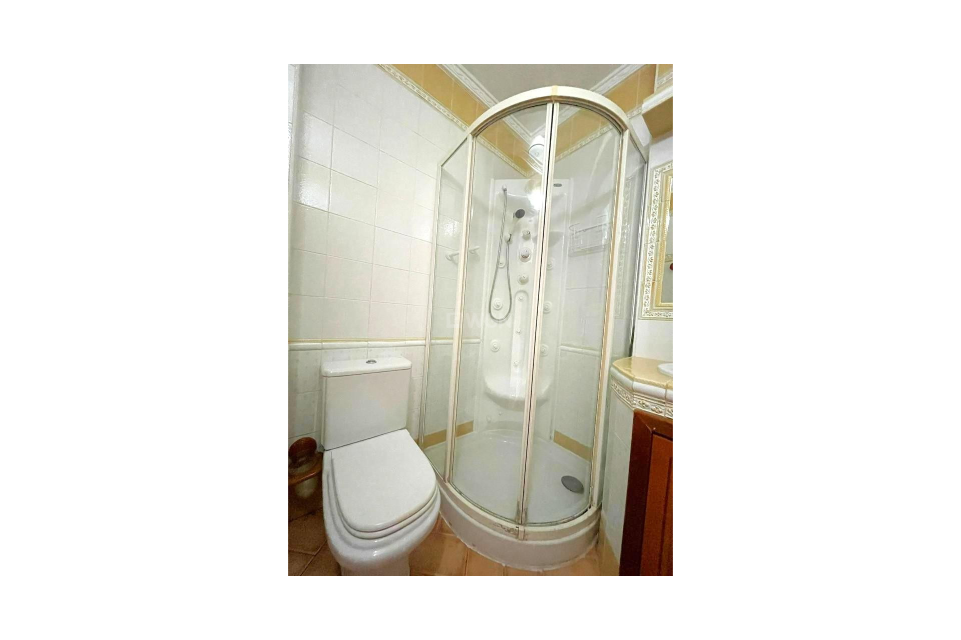 Resale - Apartment / flat - Torrevieja - Estacion De Autobuses