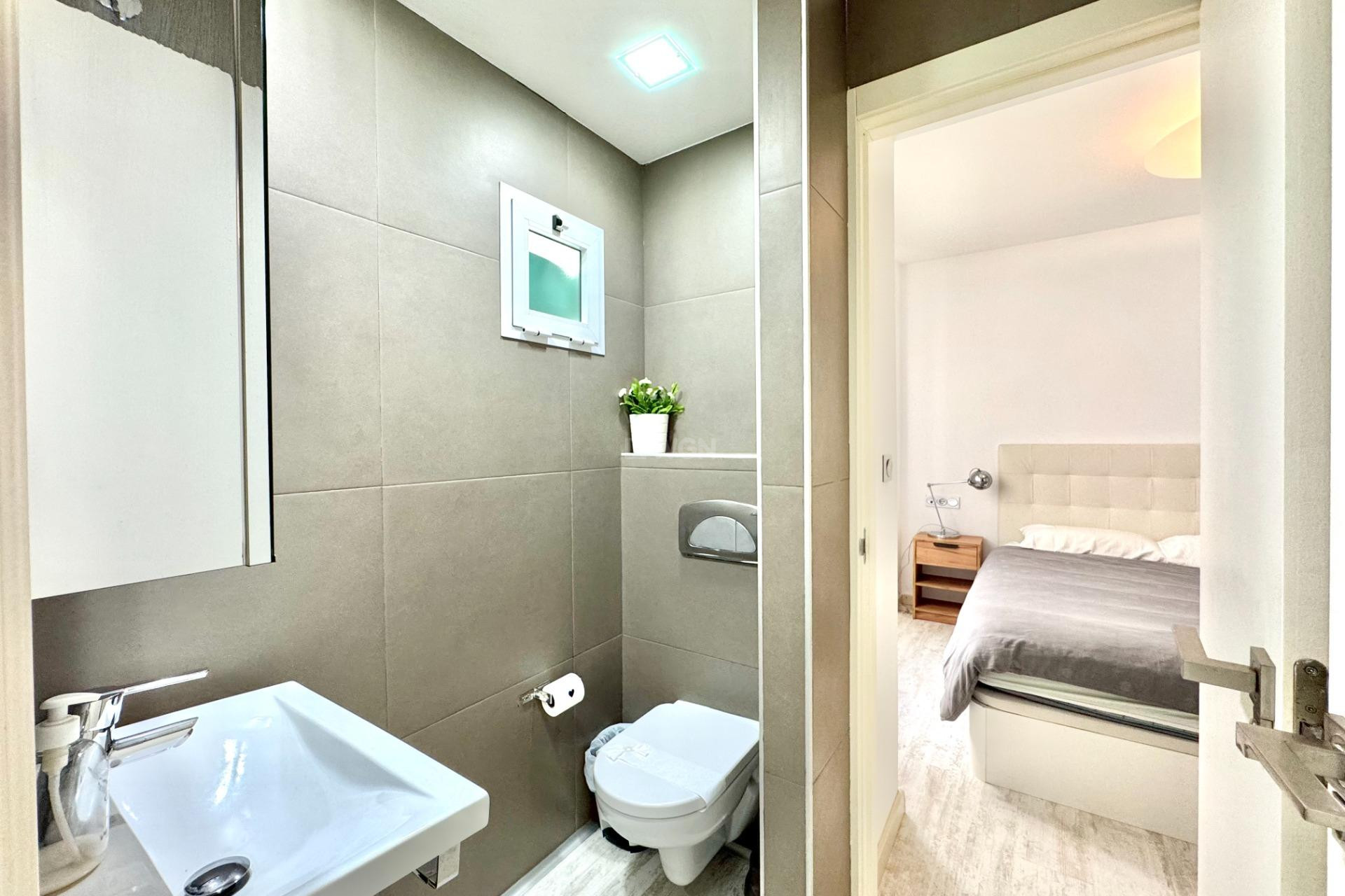 Resale - Apartment / flat - Torrevieja - Estacion De Autobuses