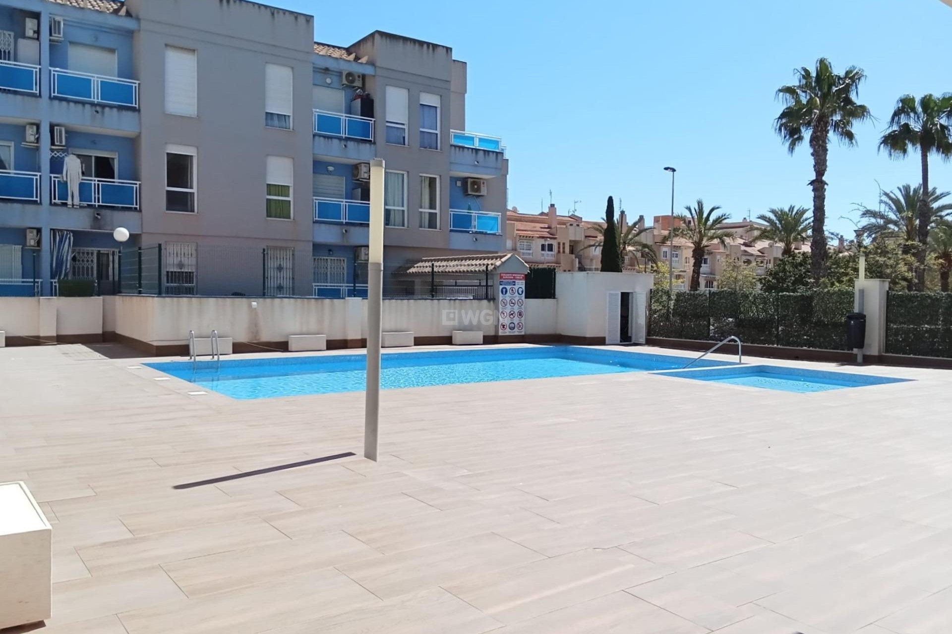 Resale - Apartment / flat - Torrevieja - Estacion De Autobuses