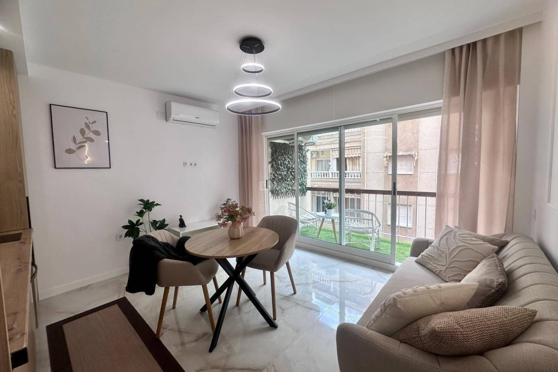 Resale - Apartment / flat - Torrevieja - Estacion De Autobuses