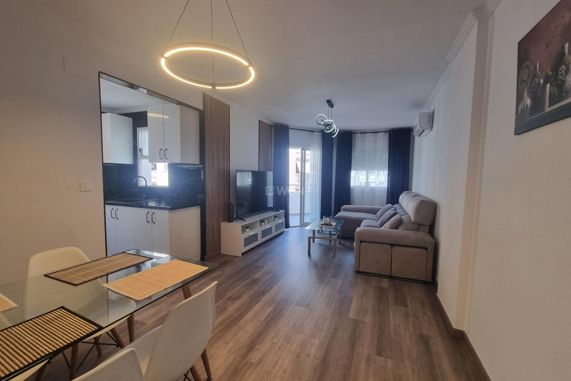 Resale - Apartment / flat - Torrevieja - Estacion De Autobuses