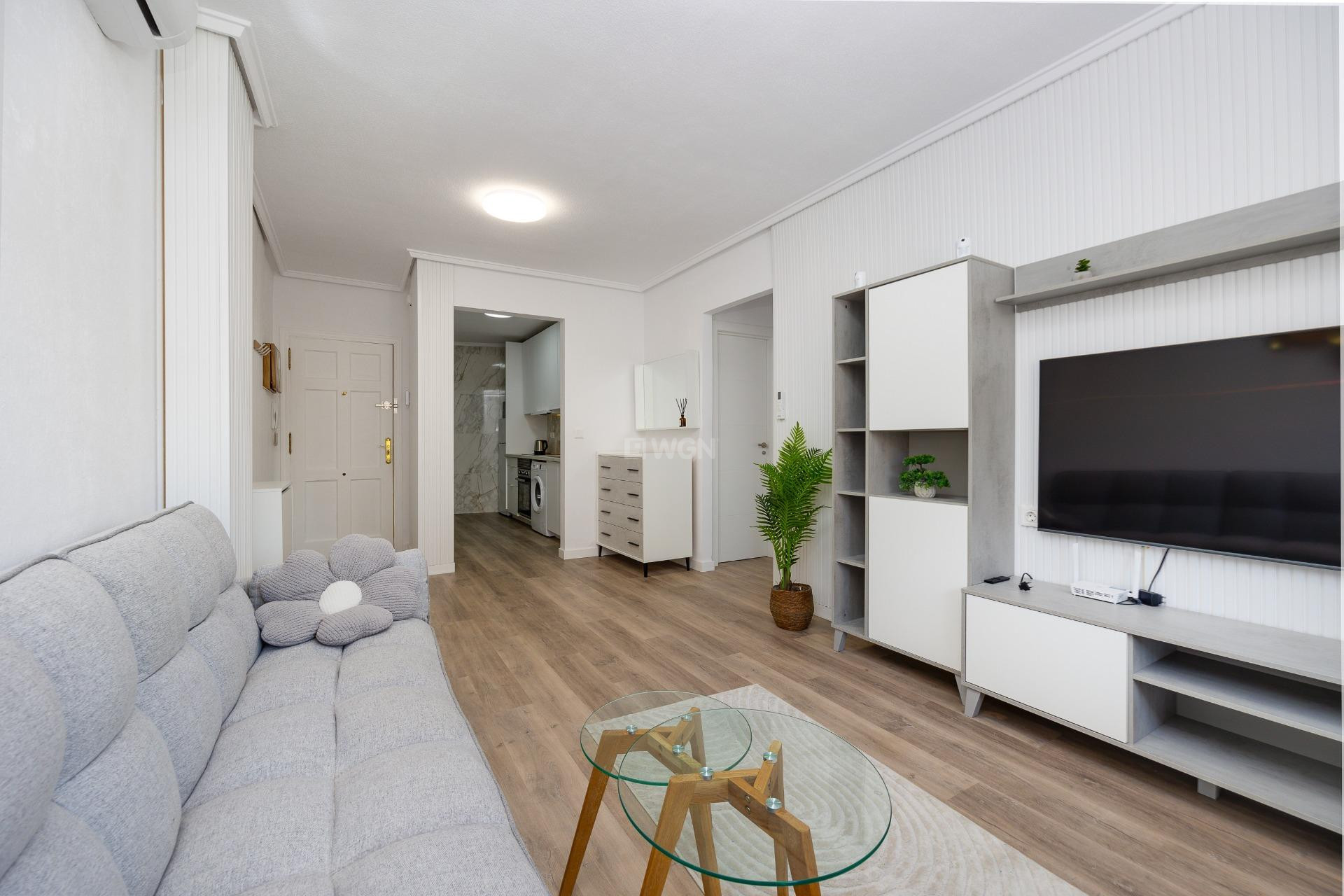 Resale - Apartment / flat - Torrevieja - Estacion De Autobuses