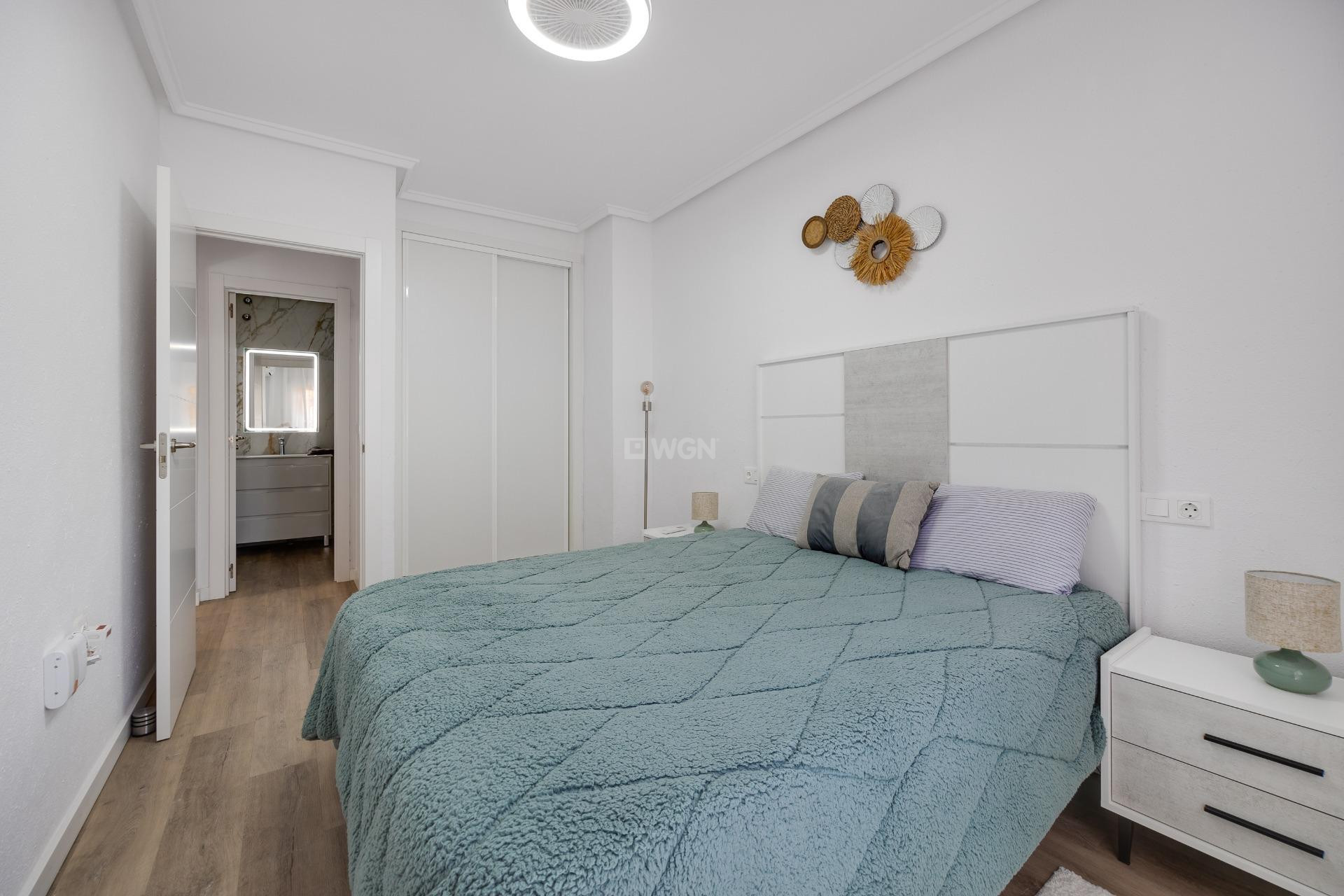 Resale - Apartment / flat - Torrevieja - Estacion De Autobuses