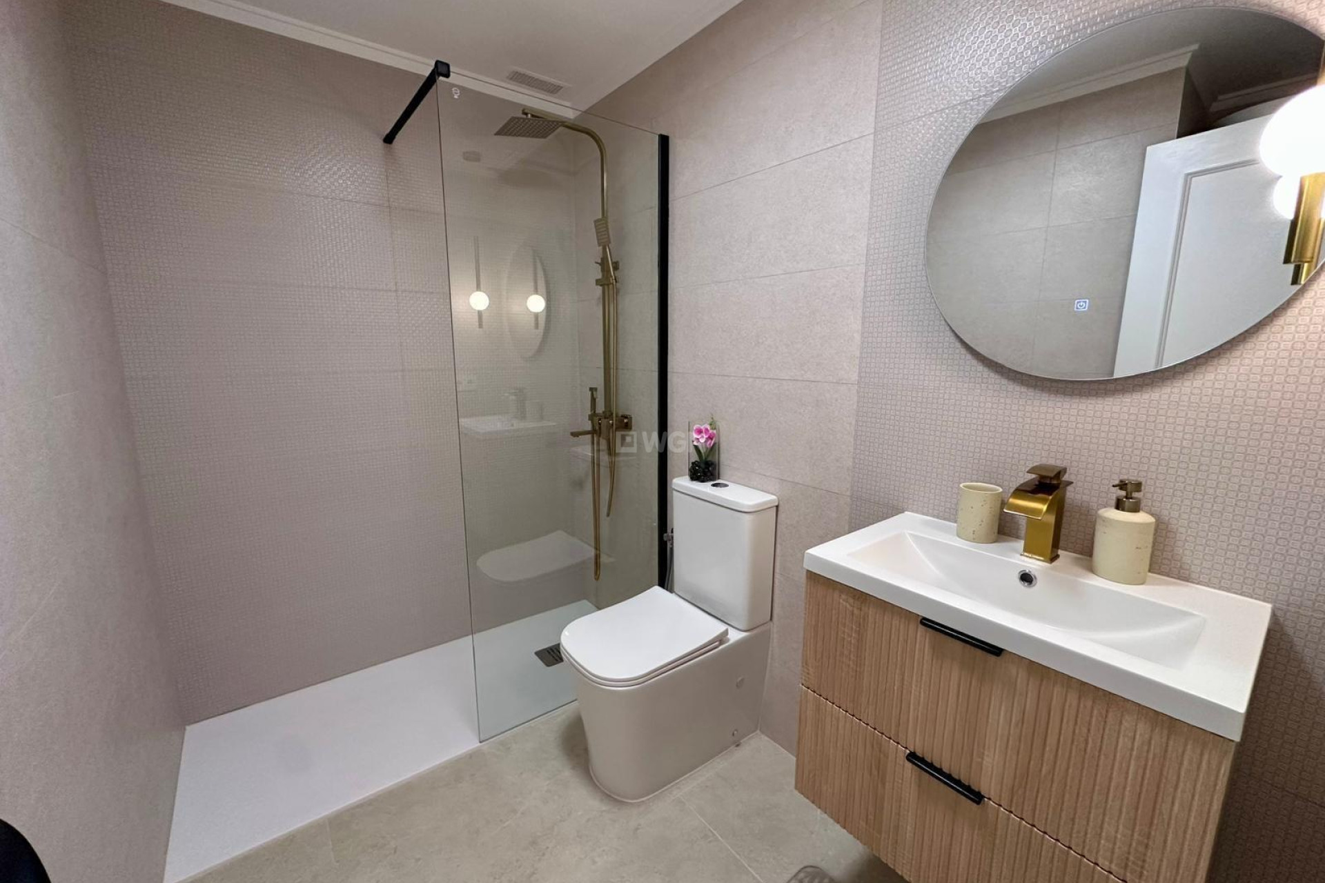Resale - Apartment / flat - Torrevieja - Estacion De Autobuses
