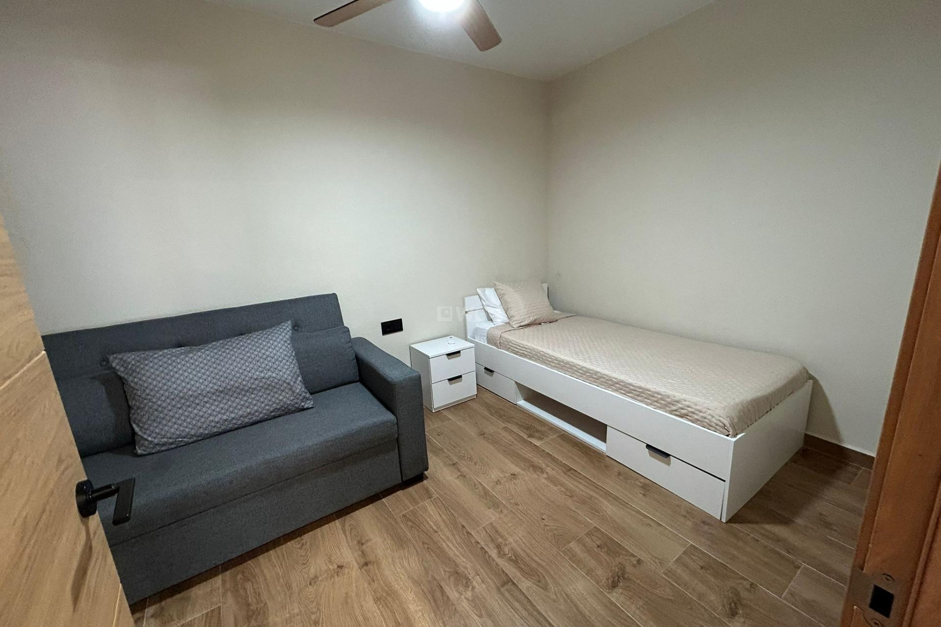 Resale - Apartment / flat - Torrevieja - Estacion De Autobuses