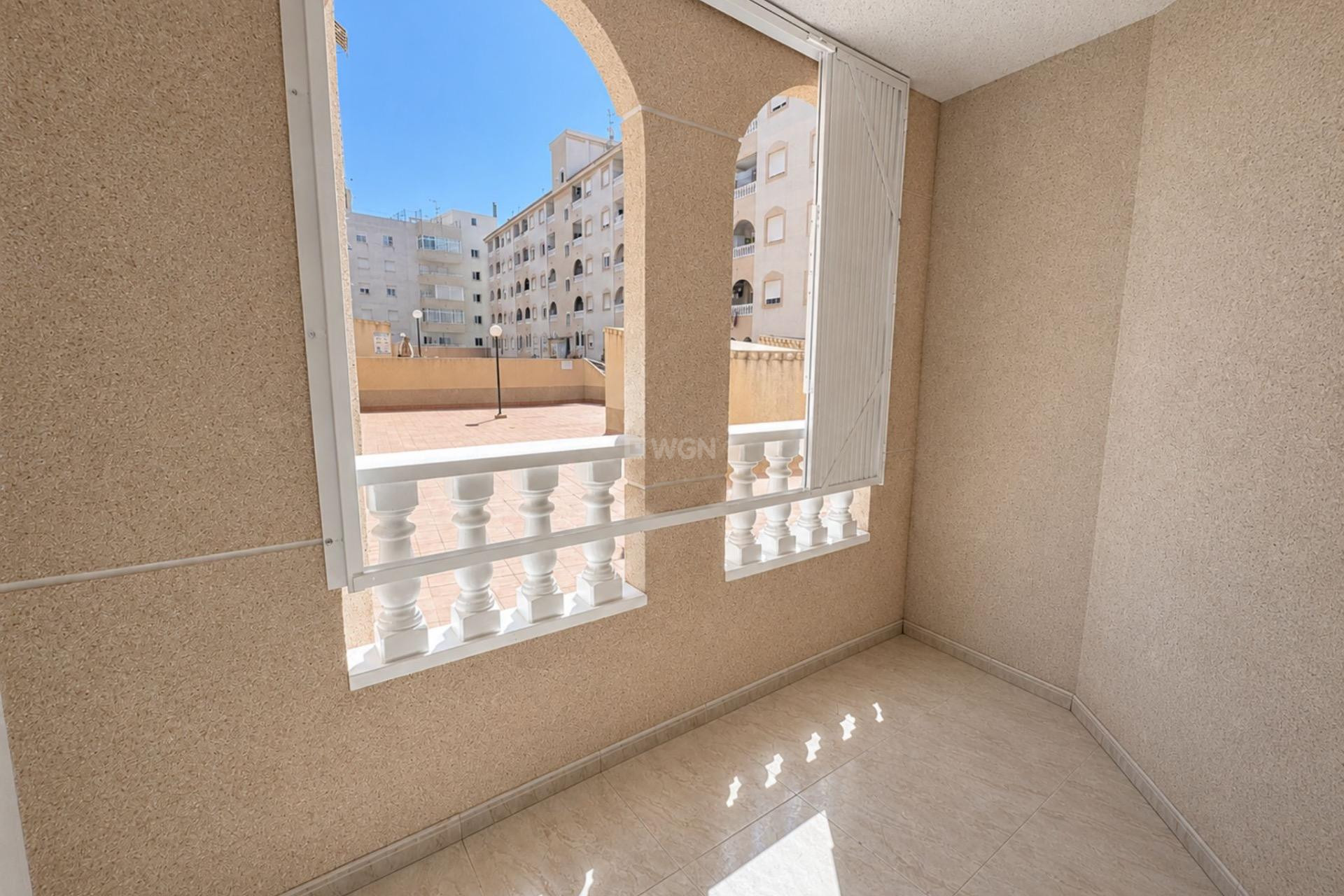 Resale - Apartment / flat - Torrevieja - Estacion De Autobuses