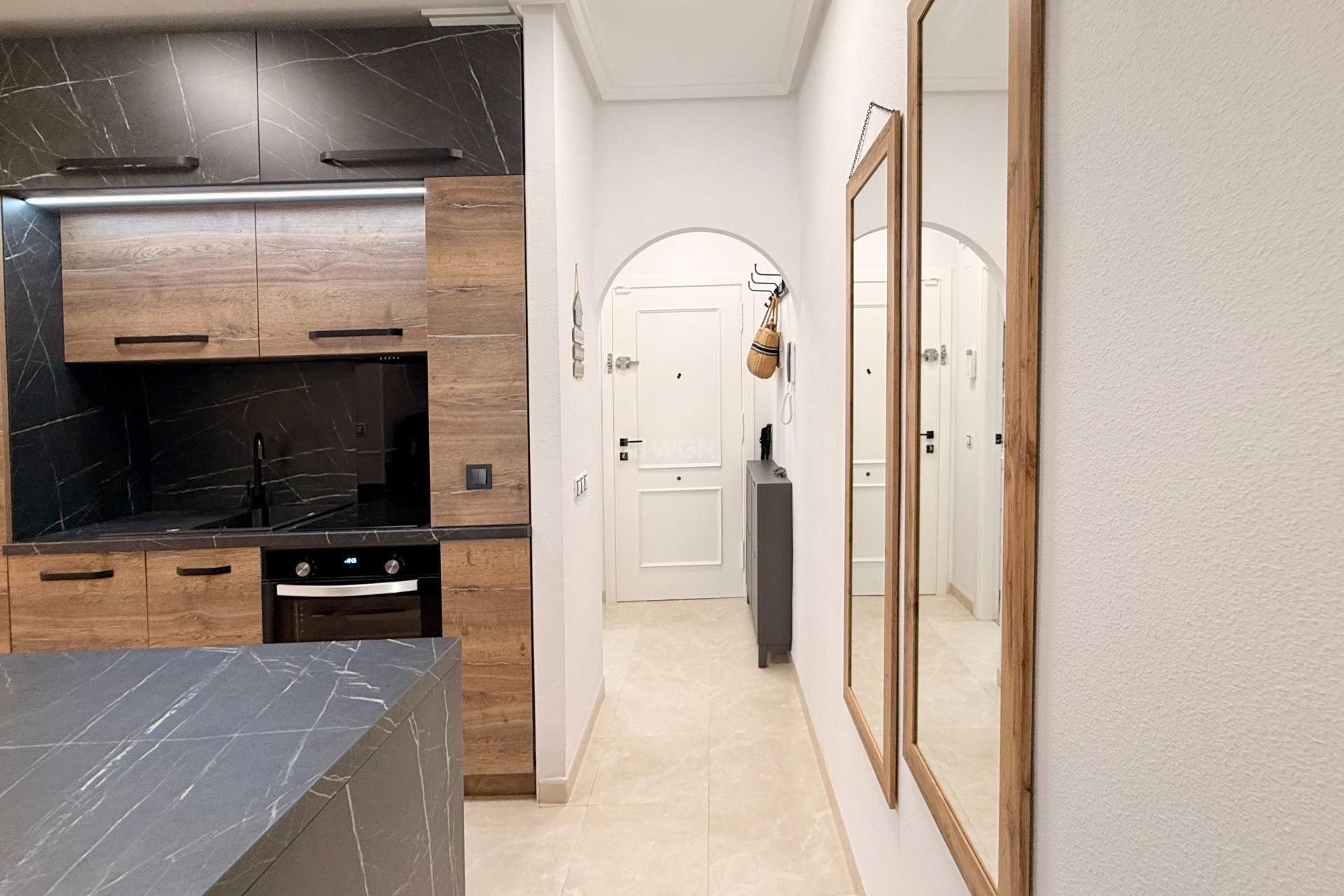 Resale - Apartment / flat - Torrevieja - Estacion De Autobuses