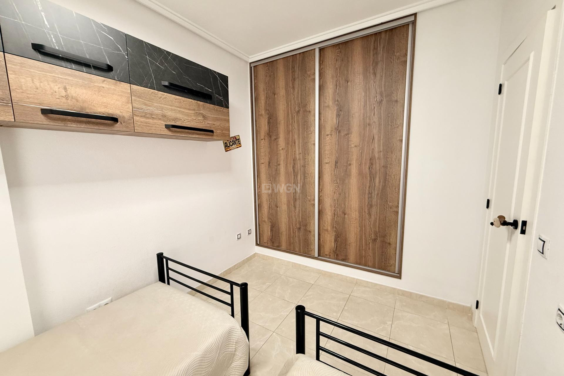 Resale - Apartment / flat - Torrevieja - Estacion De Autobuses
