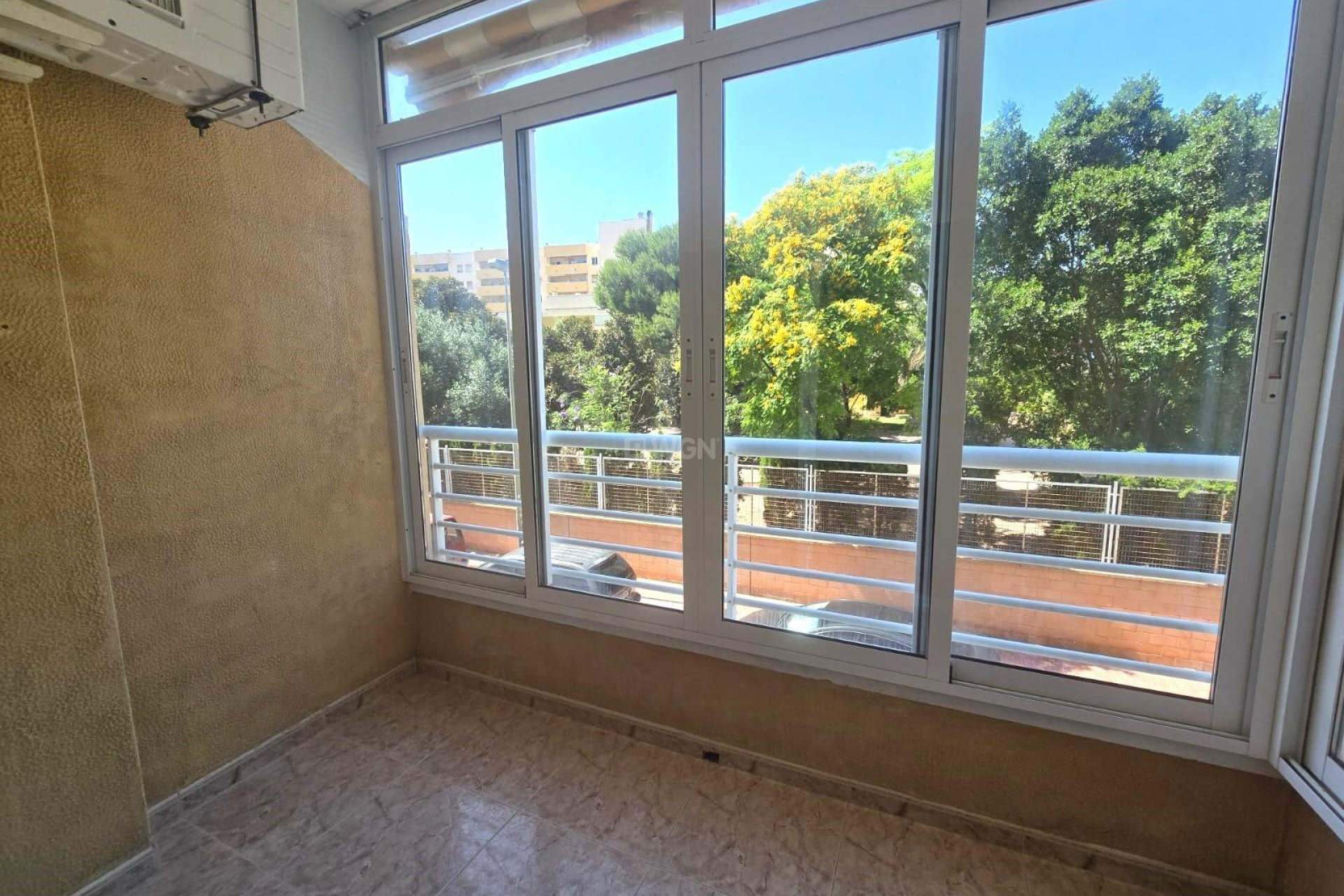 Resale - Apartment / flat - Torrevieja - Habaneras