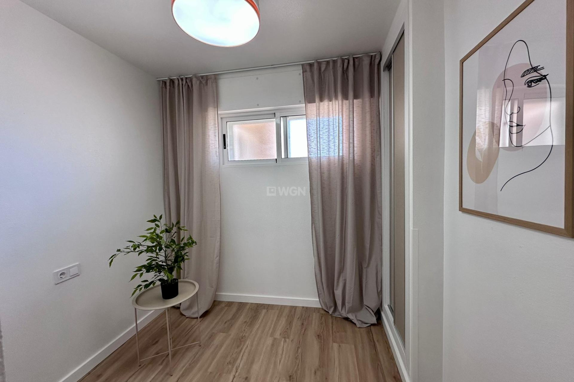 Resale - Apartment / flat - Torrevieja - Habaneras