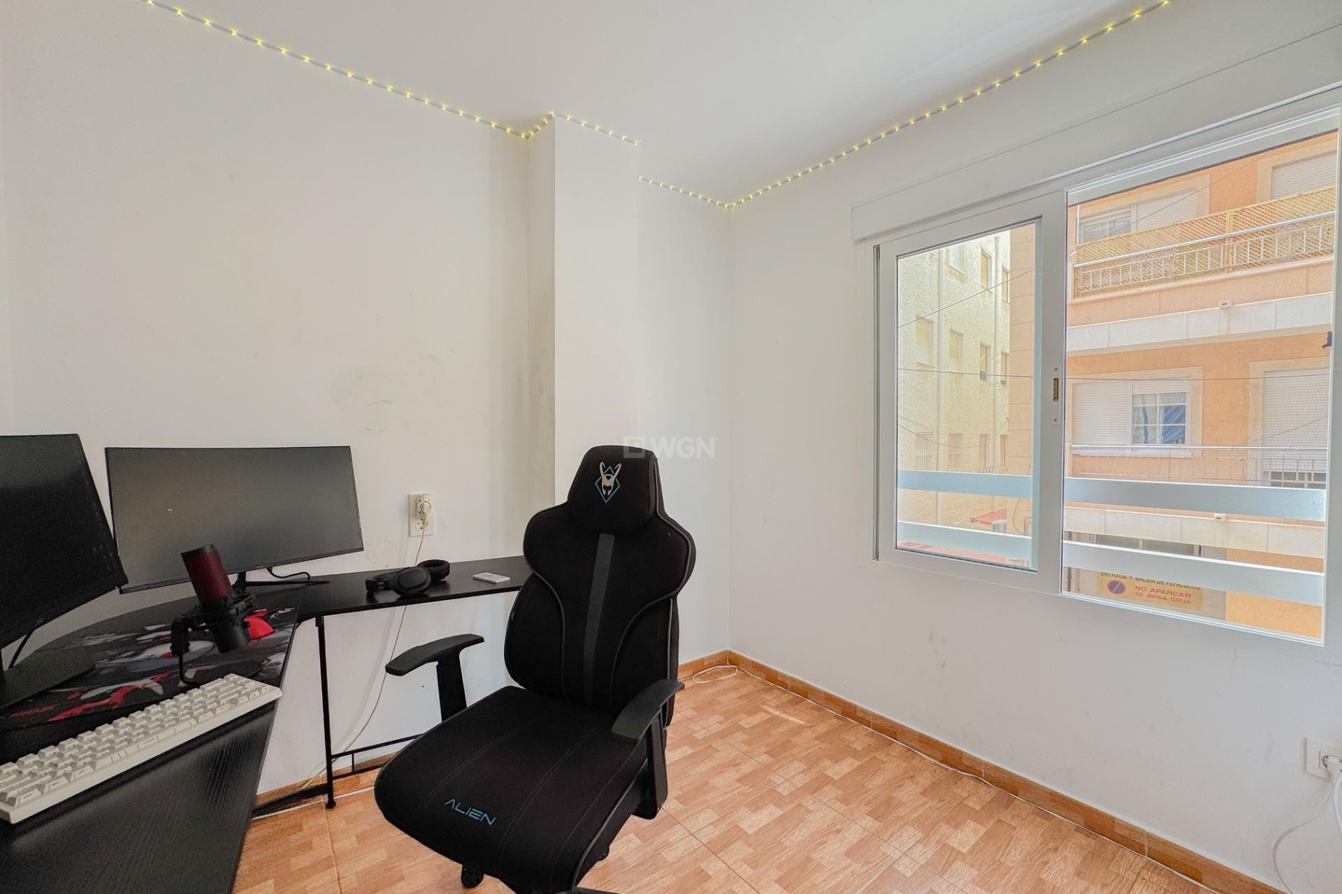 Resale - Apartment / flat - Torrevieja - La Mata Pueblo