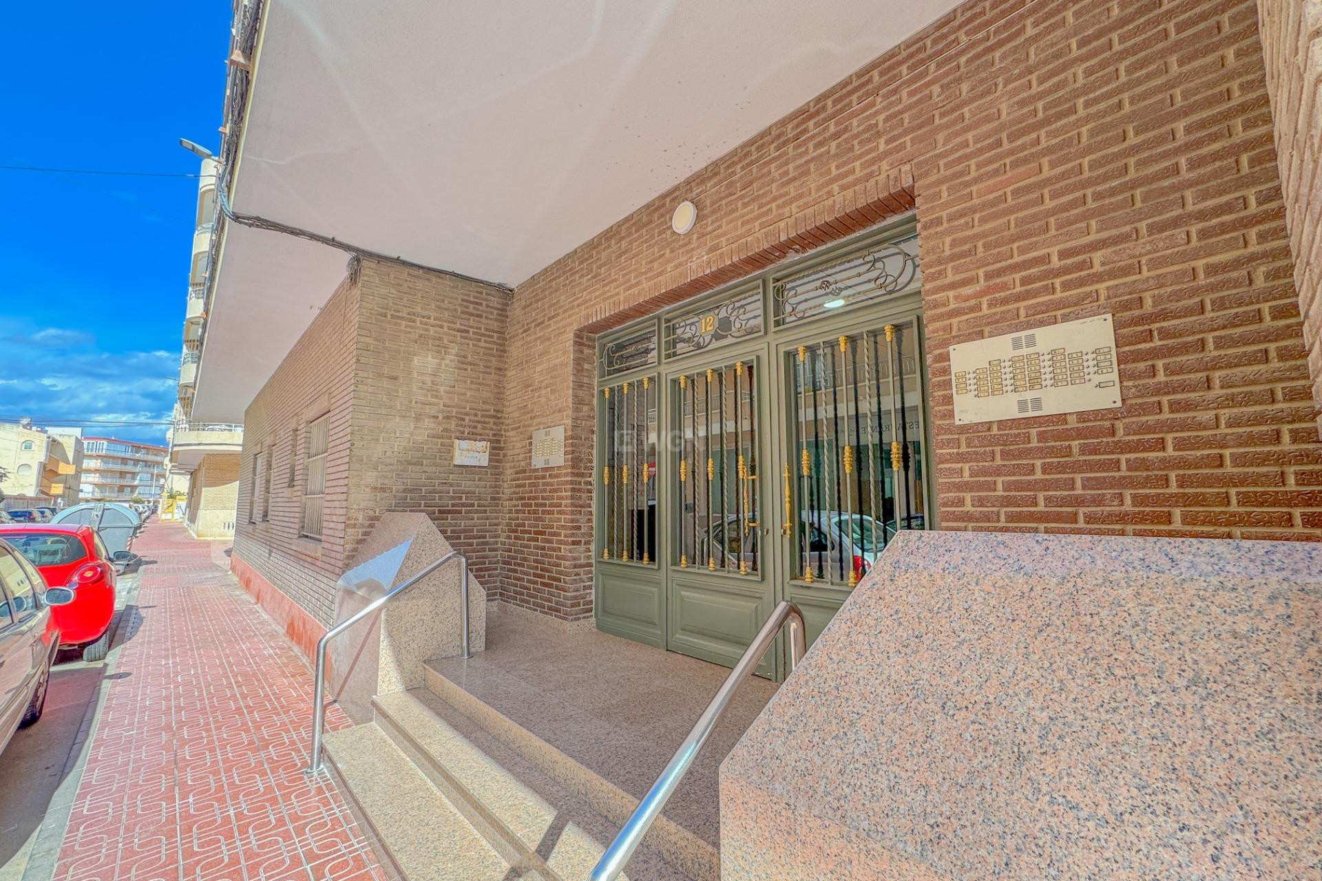 Resale - Apartment / flat - Torrevieja - La Mata Pueblo