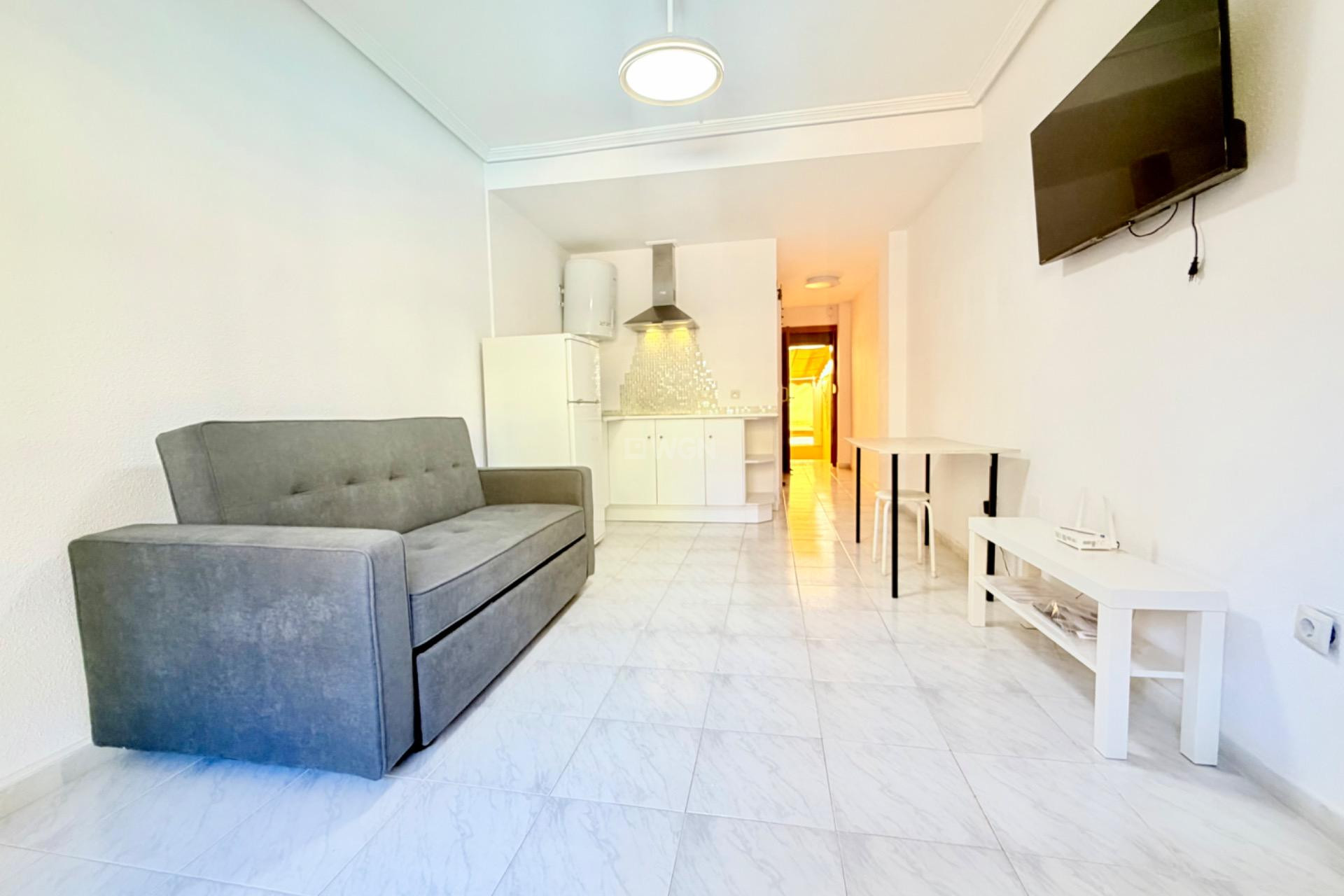 Resale - Apartment / flat - Torrevieja - La Mata Pueblo