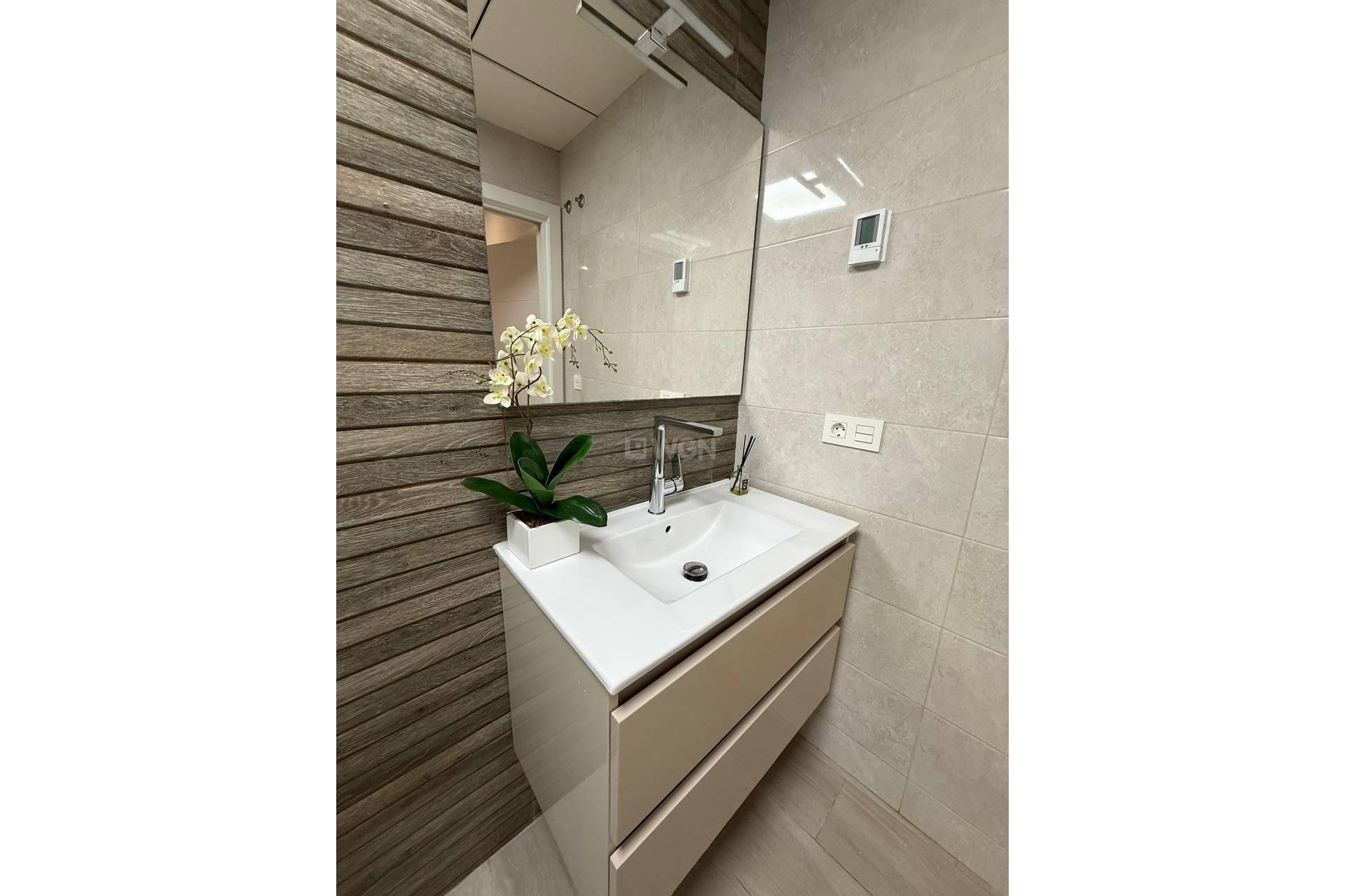 Resale - Apartment / flat - Torrevieja - La Mata