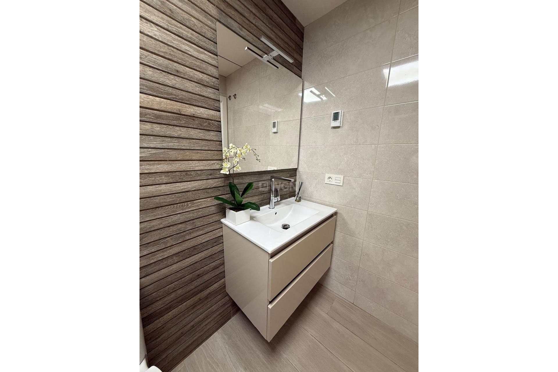 Resale - Apartment / flat - Torrevieja - La Mata