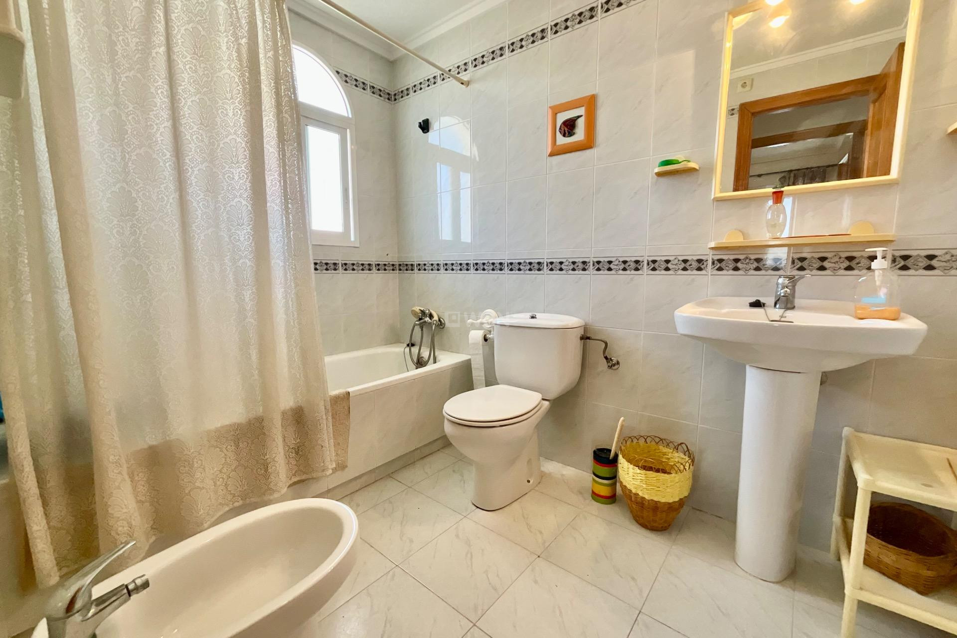 Resale - Apartment / flat - Torrevieja - La Mata