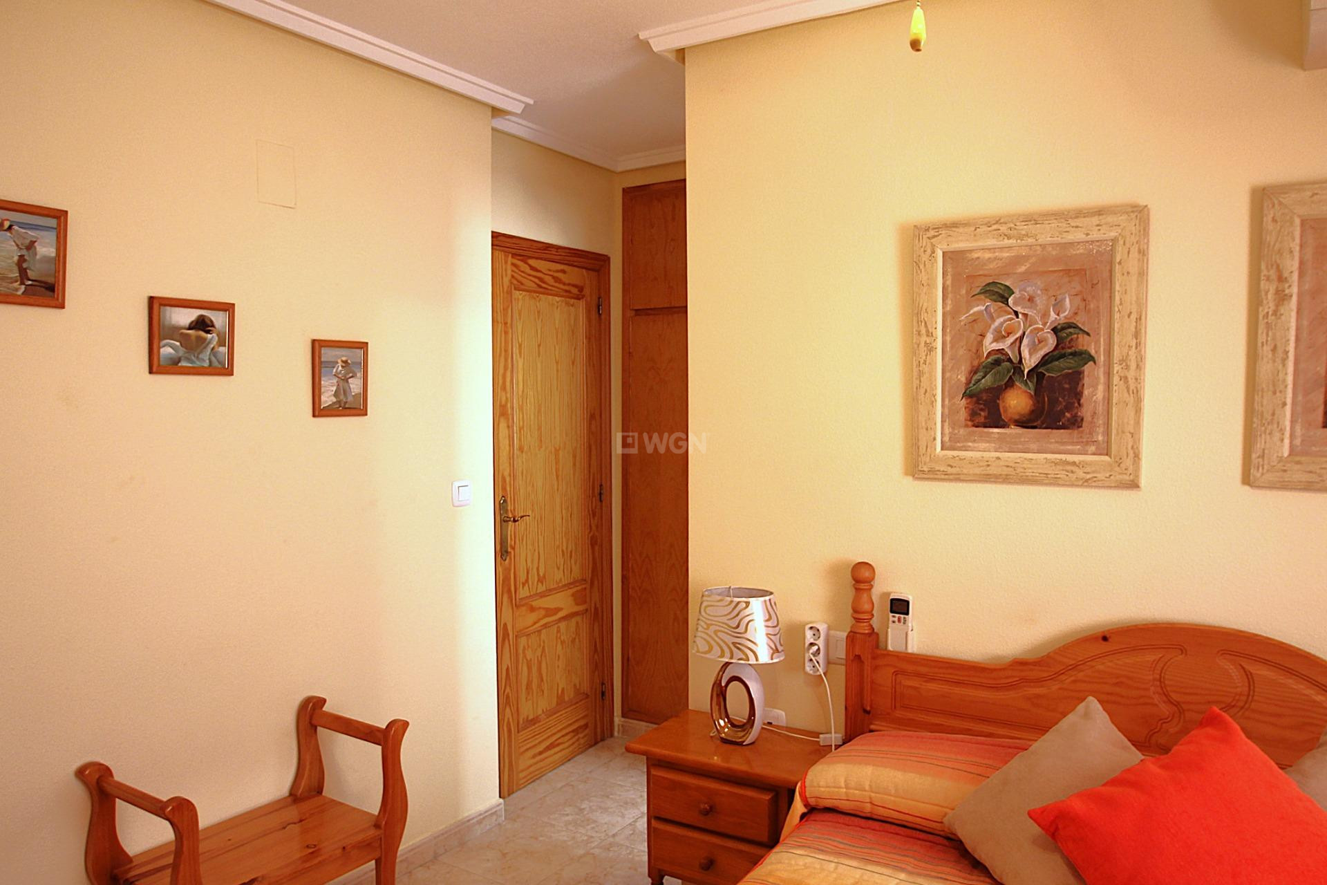Resale - Apartment / flat - Torrevieja - Las Piscinas Naturales