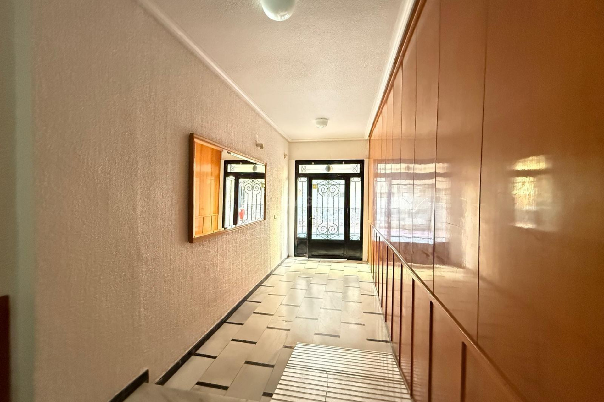 Resale - Apartment / flat - Torrevieja - Las Piscinas Naturales