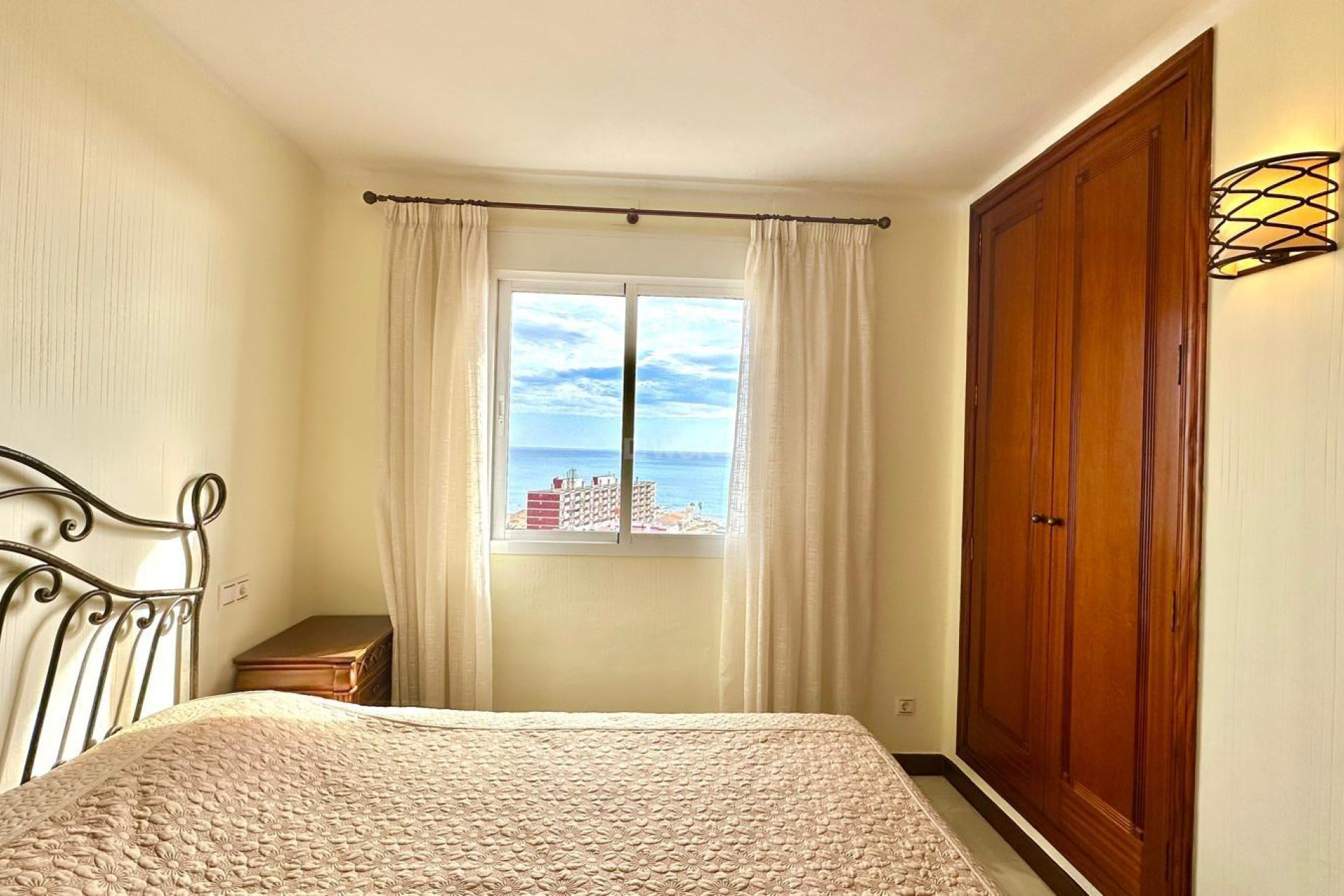 Resale - Apartment / flat - Torrevieja - Los Frutales