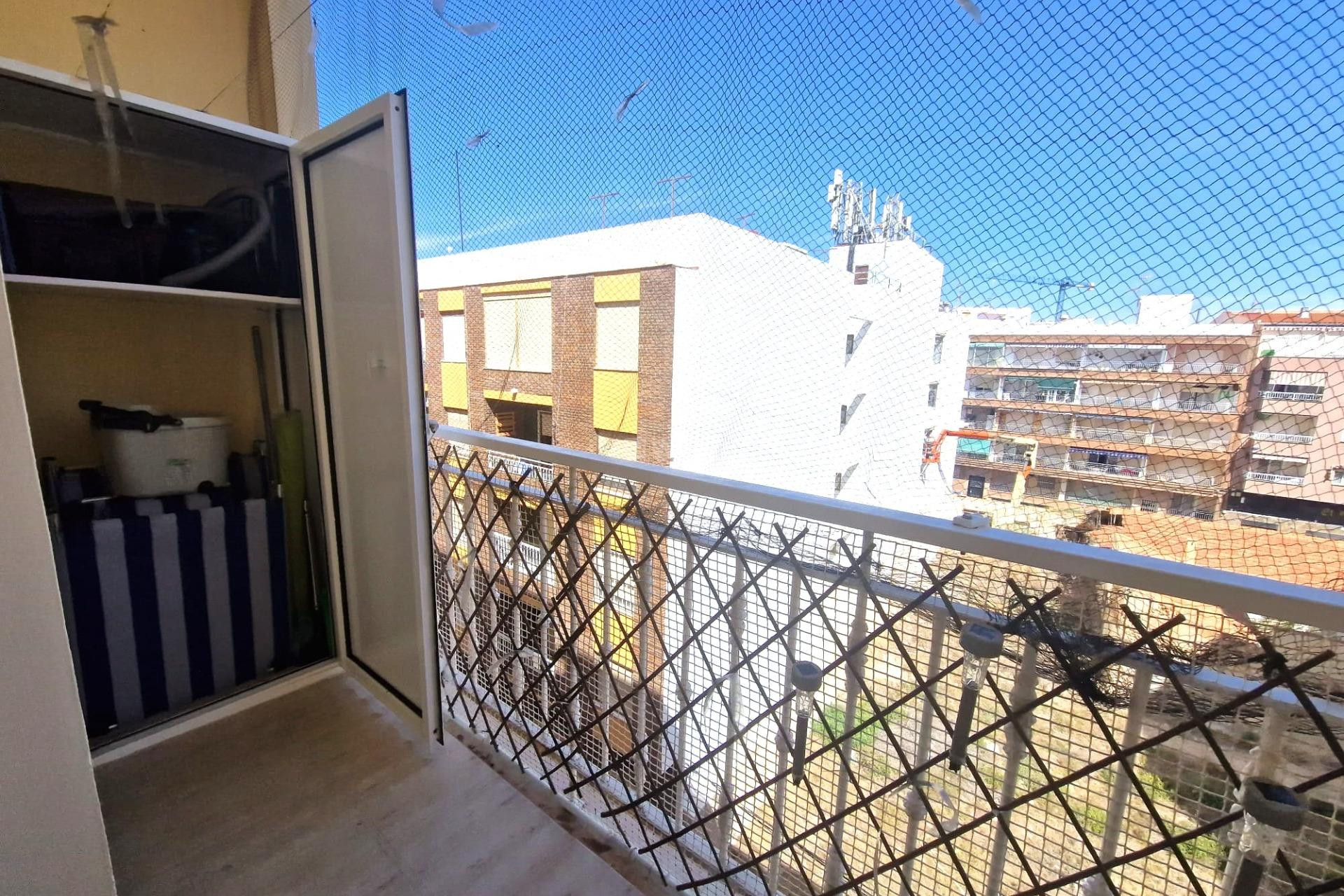 Resale - Apartment / flat - Torrevieja - Paseo Maritimo