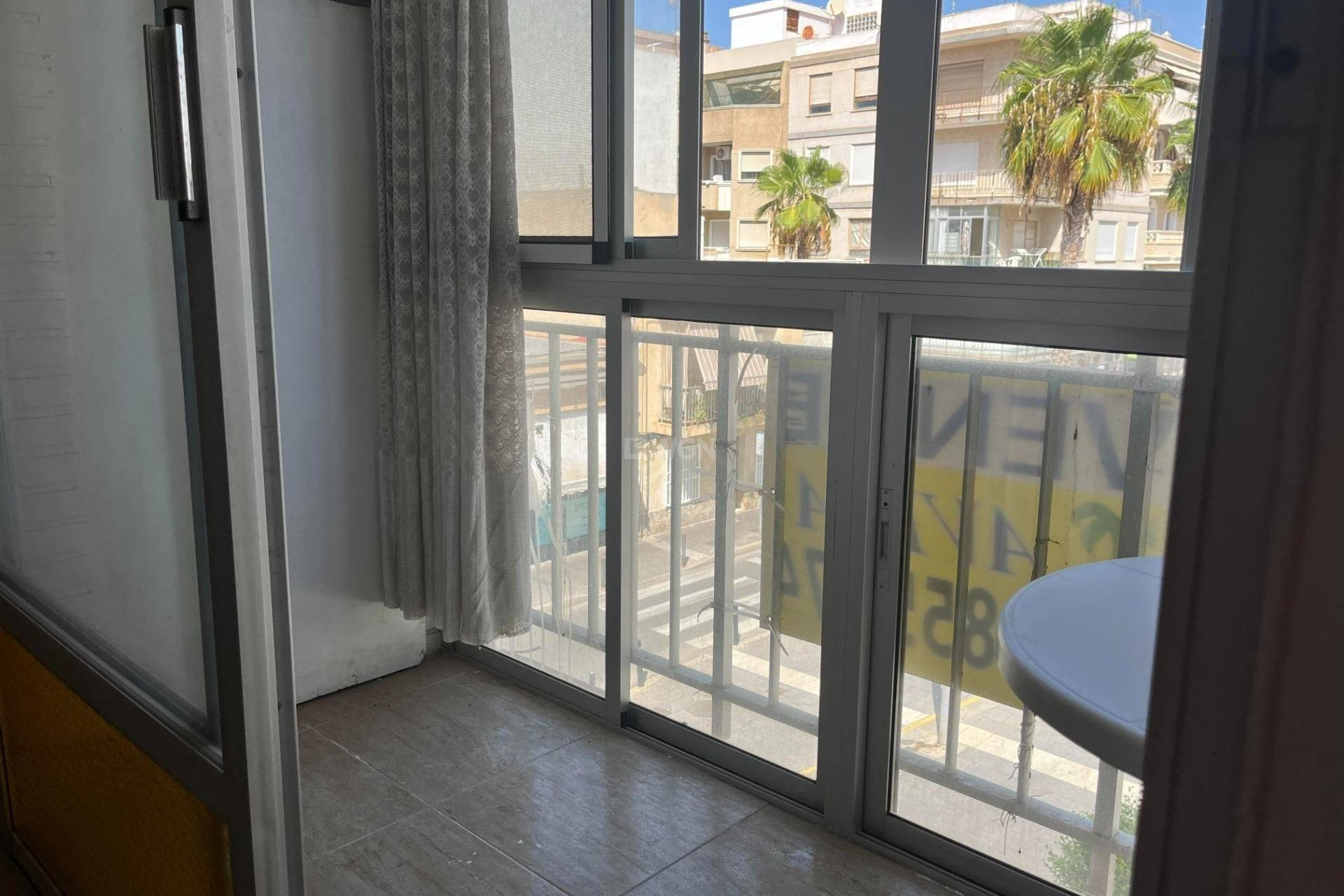 Resale - Apartment / flat - Torrevieja - Paseo Maritimo