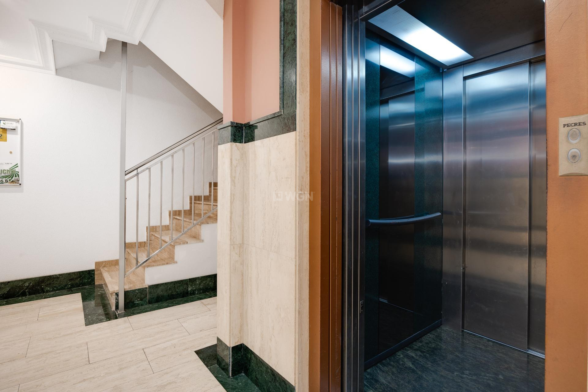 Resale - Apartment / flat - Torrevieja - Paseo Maritimo