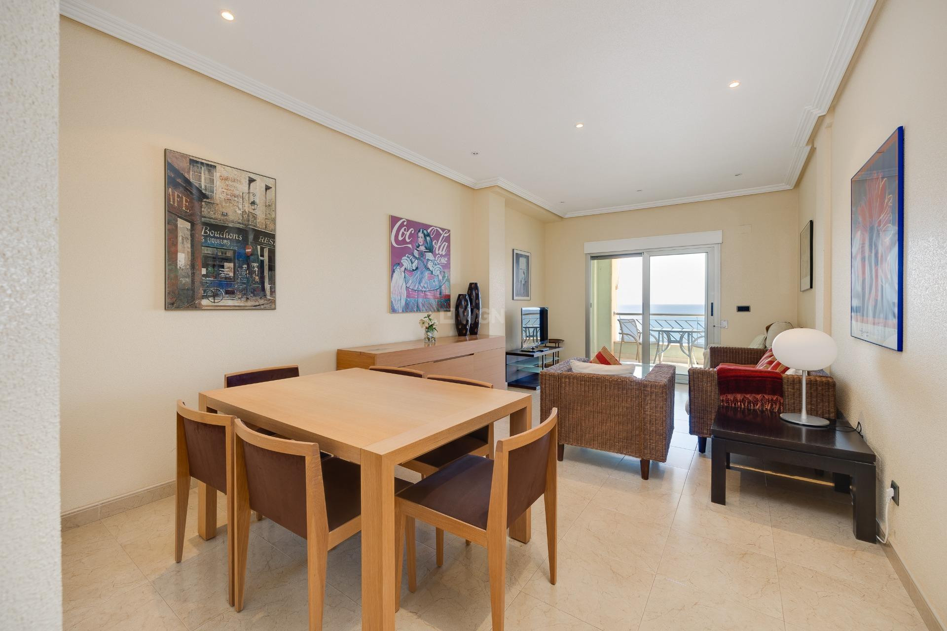 Resale - Apartment / flat - Torrevieja - Paseo Maritimo