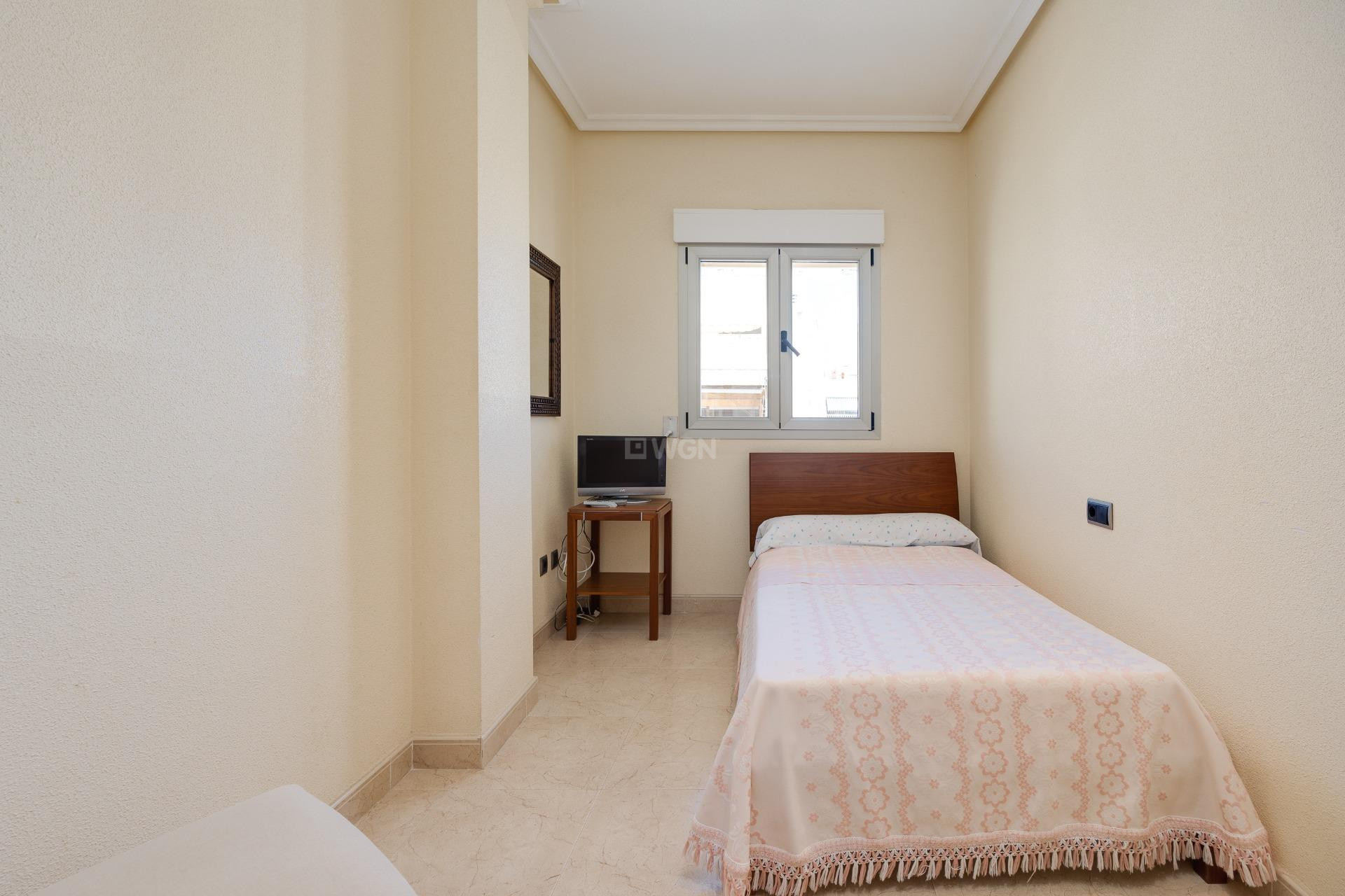 Resale - Apartment / flat - Torrevieja - Paseo Maritimo
