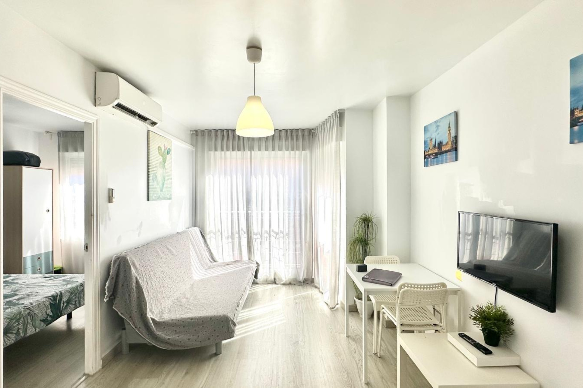 Resale - Apartment / flat - Torrevieja - Paseo Maritimo