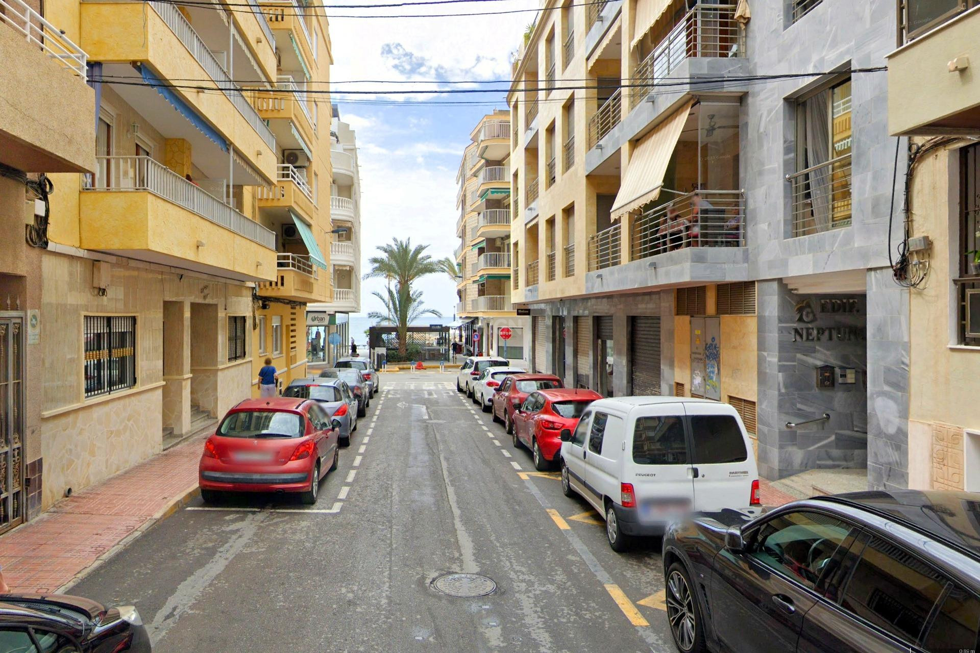 Resale - Apartment / flat - Torrevieja - Paseo Maritimo