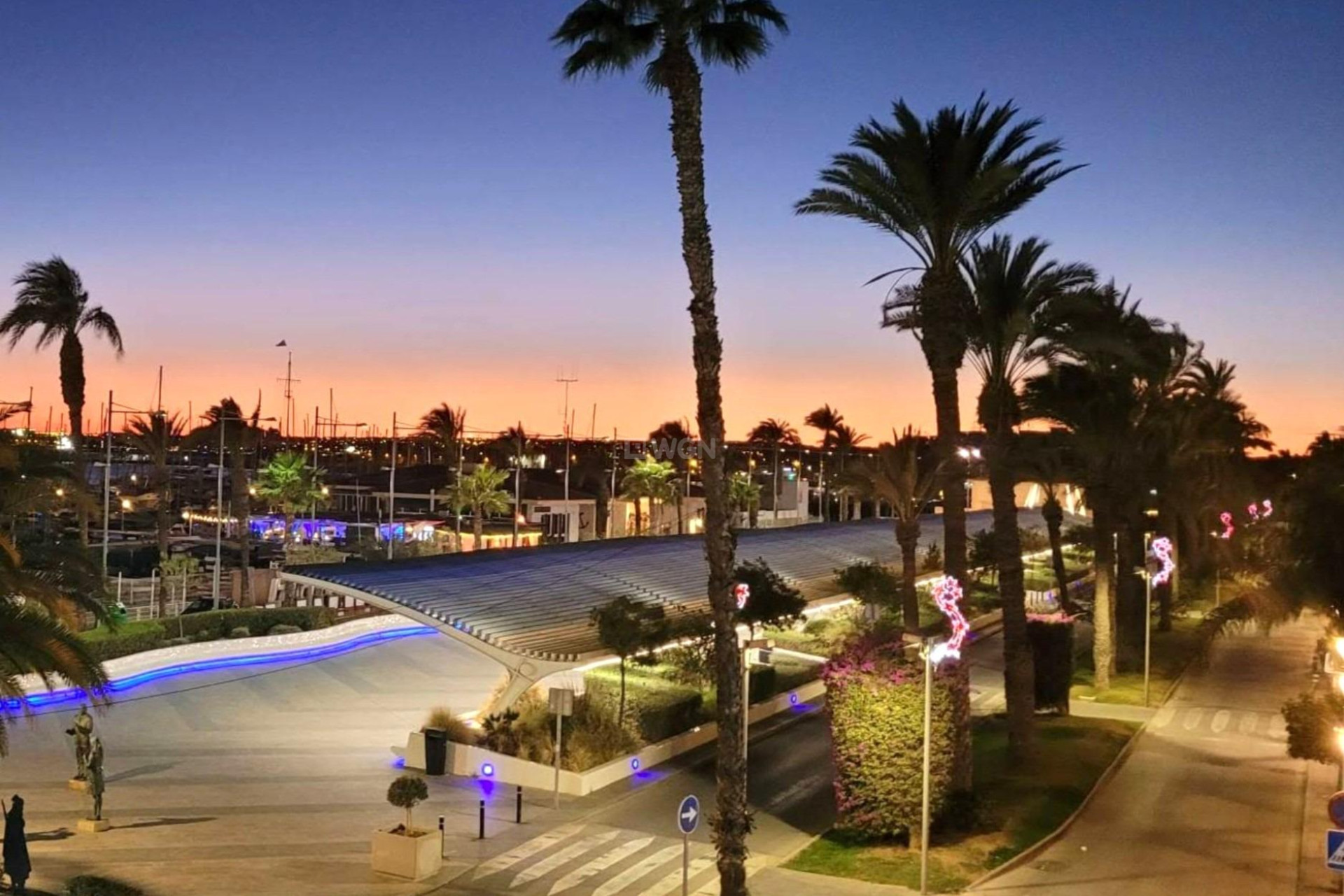Resale - Apartment / flat - Torrevieja - Paseo Maritimo