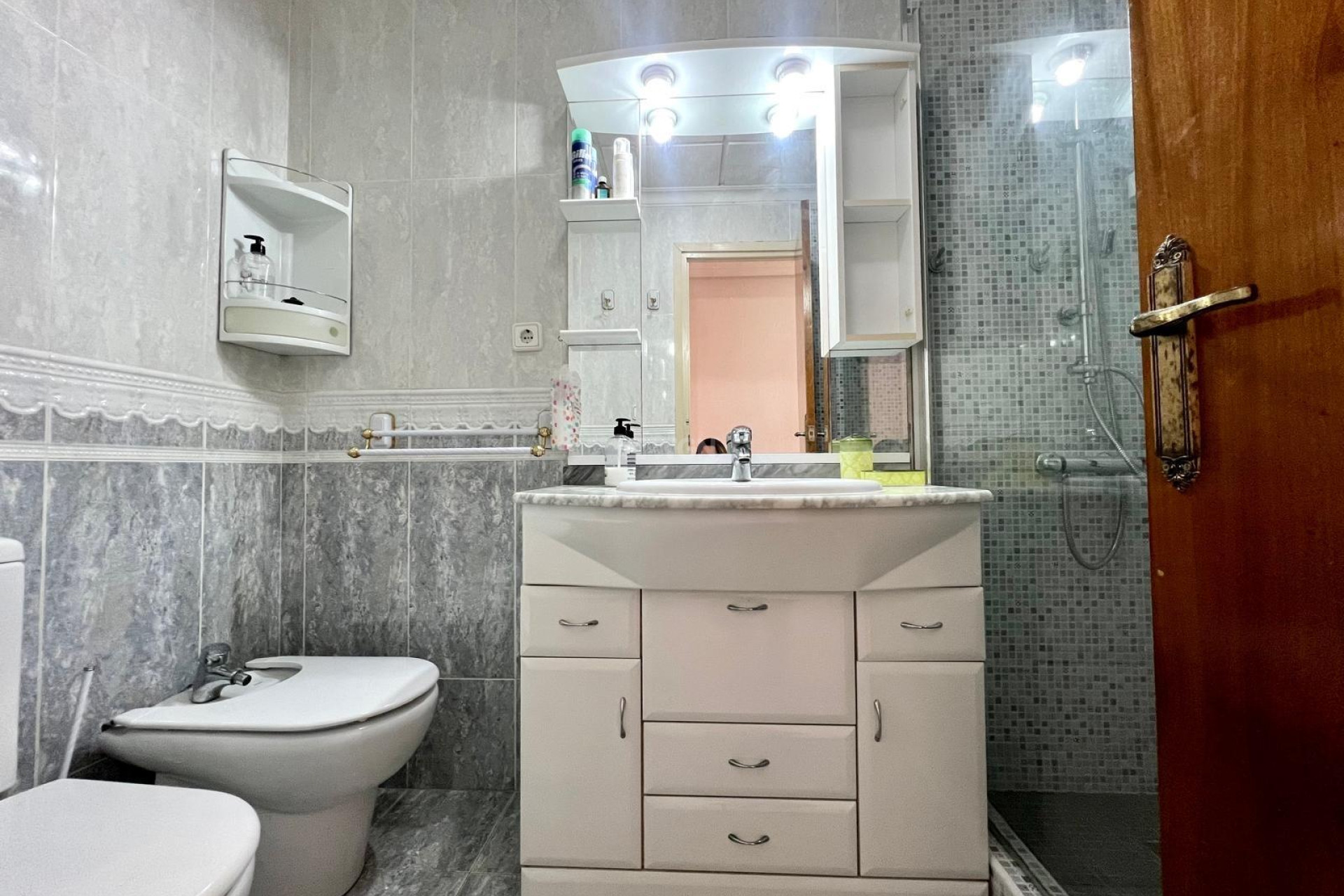 Resale - Apartment / flat - Torrevieja - Paseo Maritimo