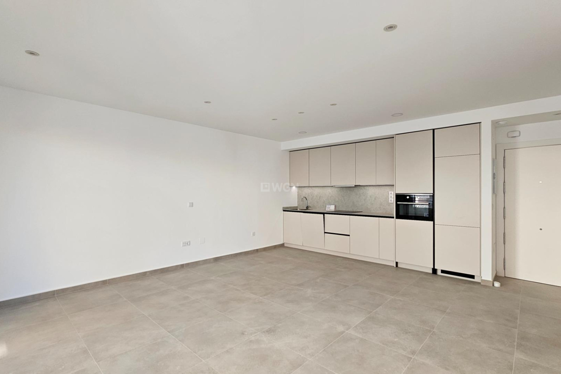Resale - Apartment / flat - Torrevieja - Paseo Maritimo
