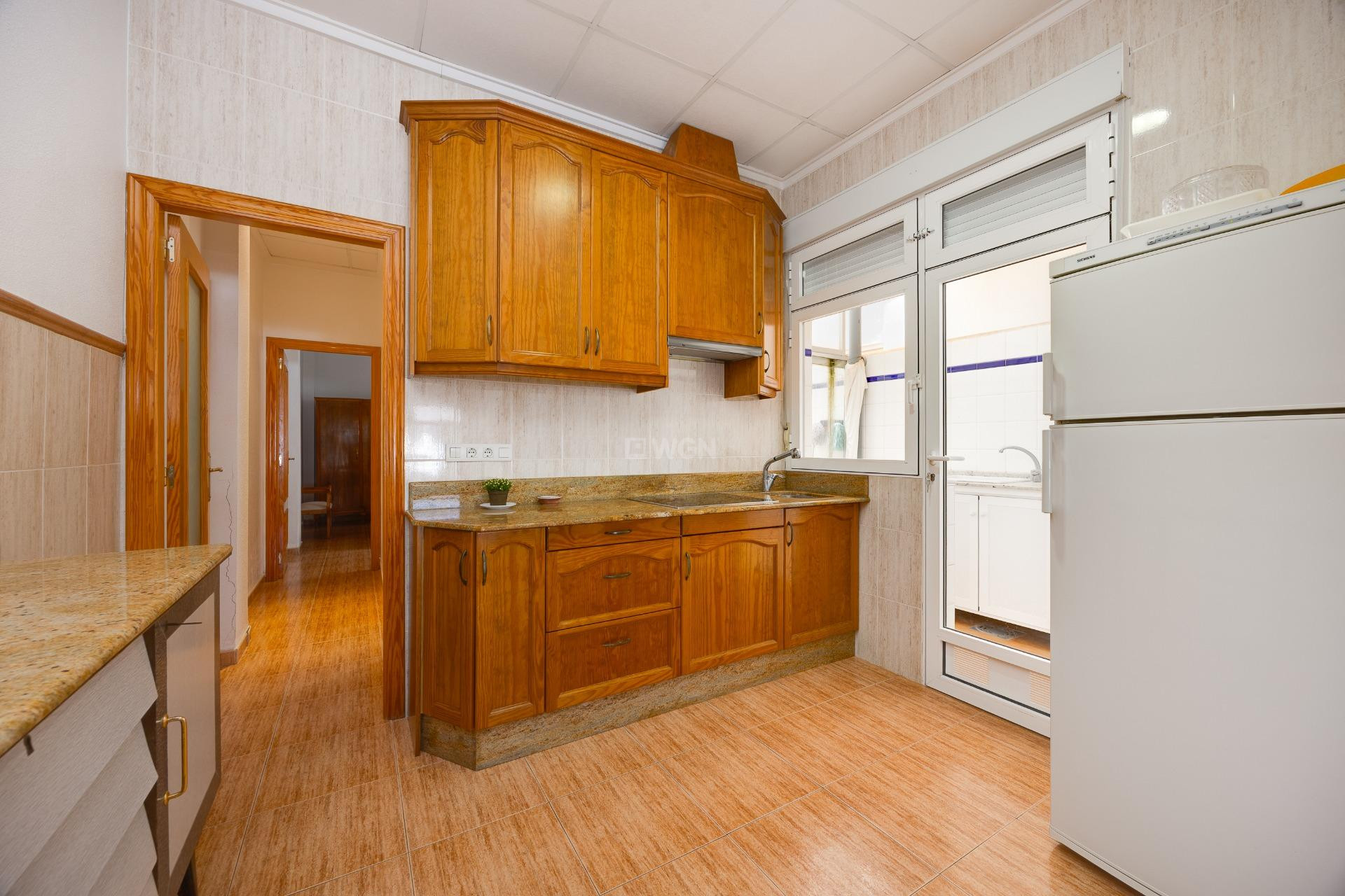 Resale - Apartment / flat - Torrevieja - Paseo Maritimo